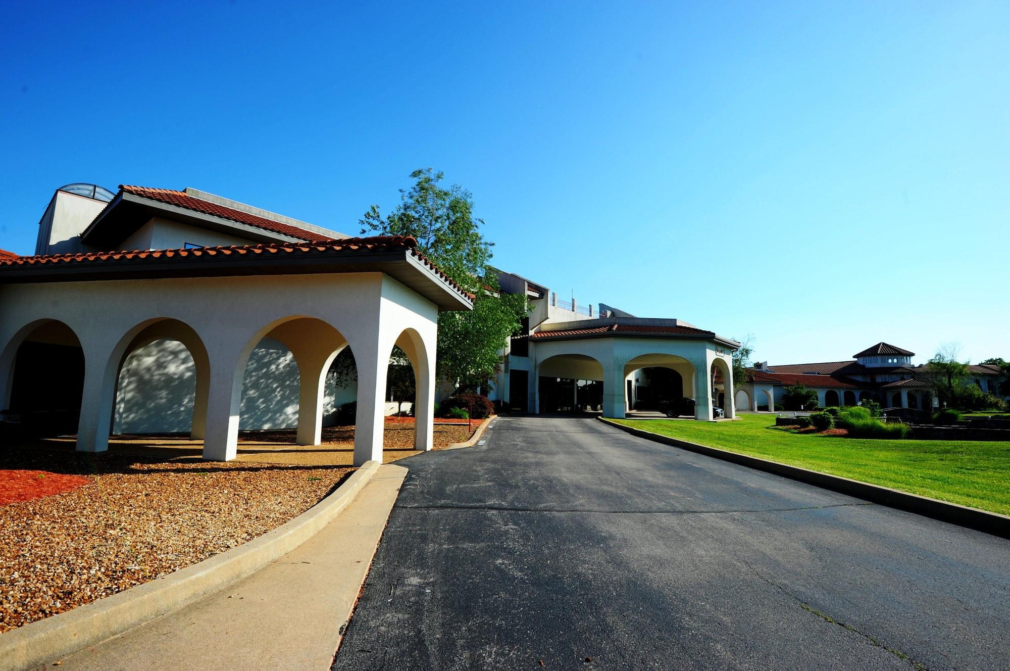 Vista Exterior Regalia Hotel & Conference Center