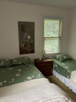 Alquiler Vacacional - Private Wooded Property 1.5 mi to beach. Pool, Private HotTub, FirePit, BunkRoom