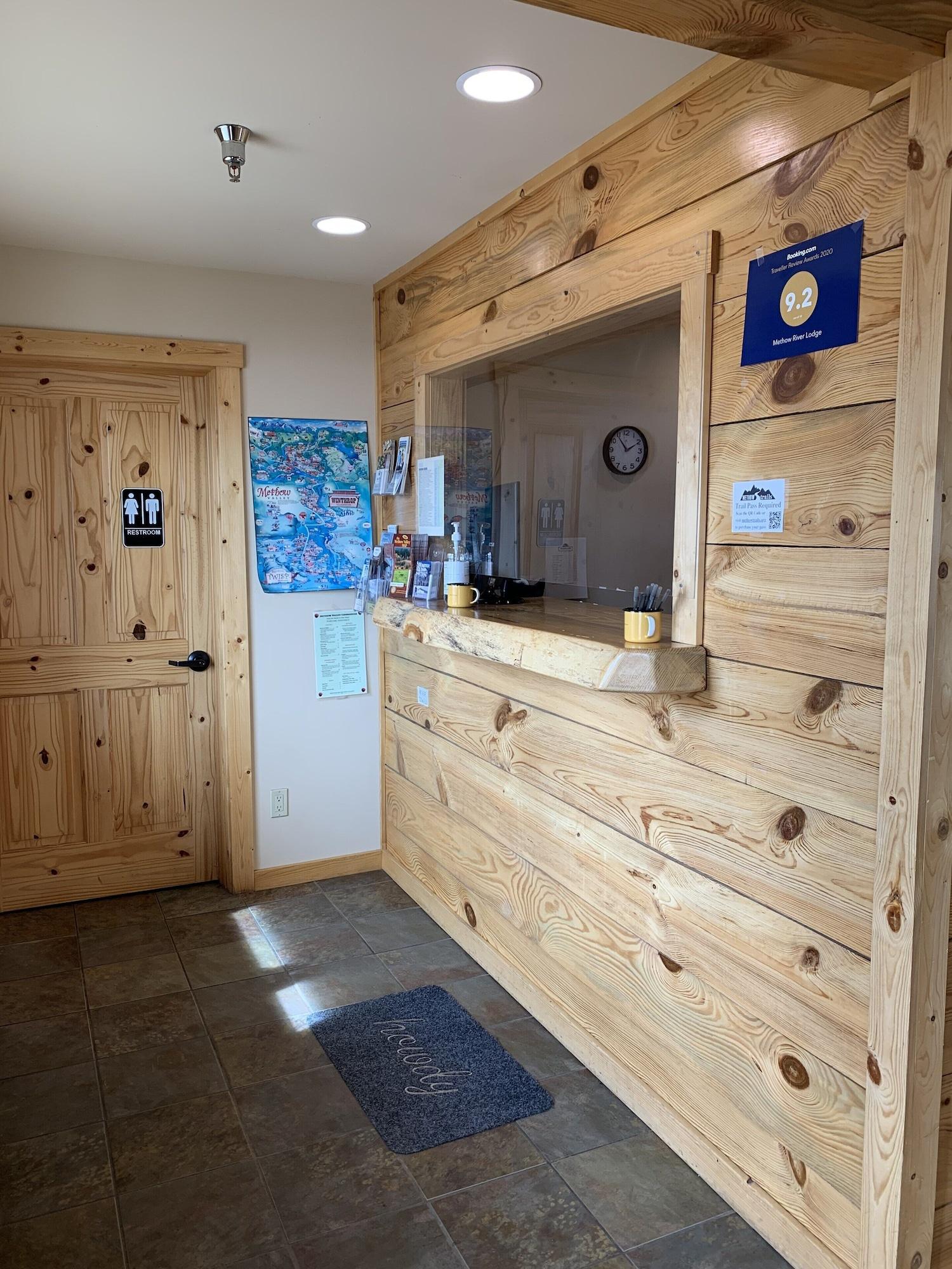 Vista Lobby Methow River Lodge & Cabins