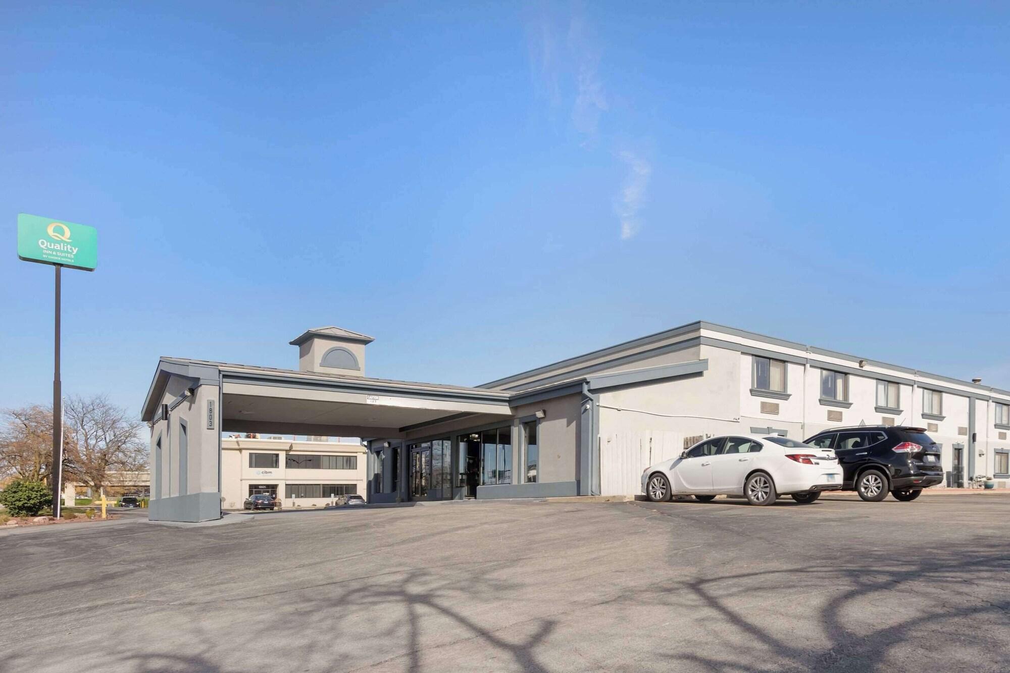 Vista Exterior Quality Inn & Suites Bloomington University Area