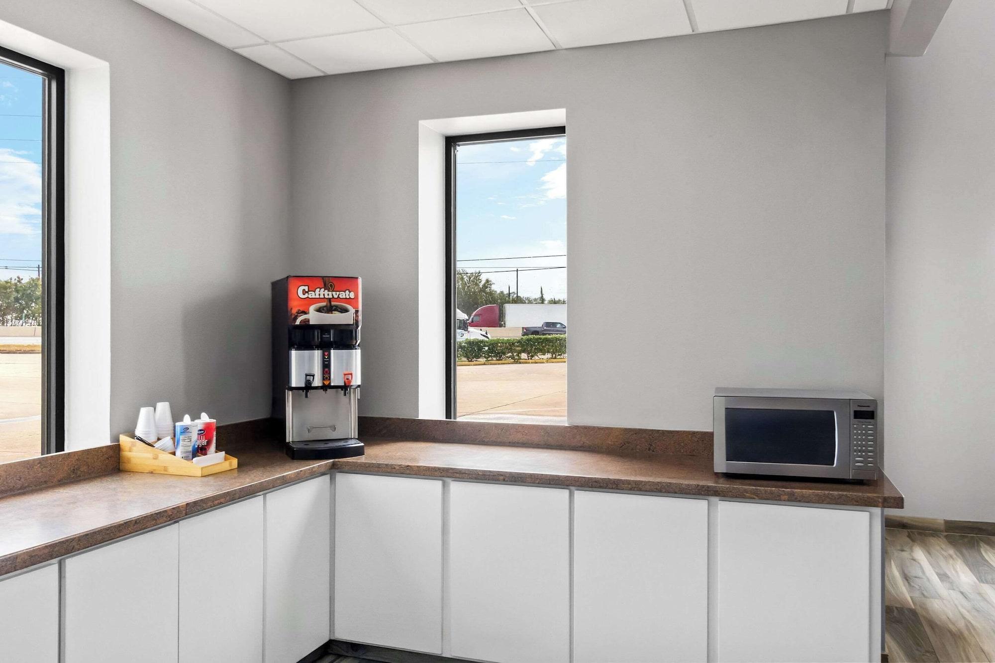 Restaurant Econo Lodge Inn & Suites