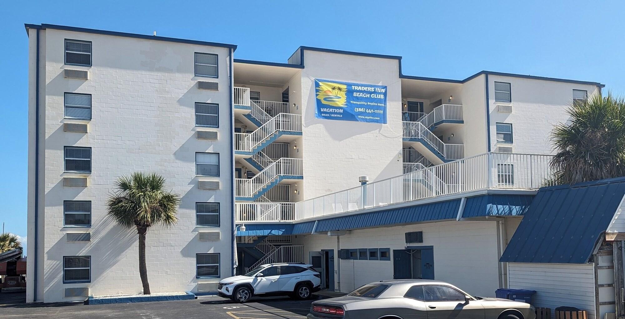 Vista Exterior Traders Inn Beach Club