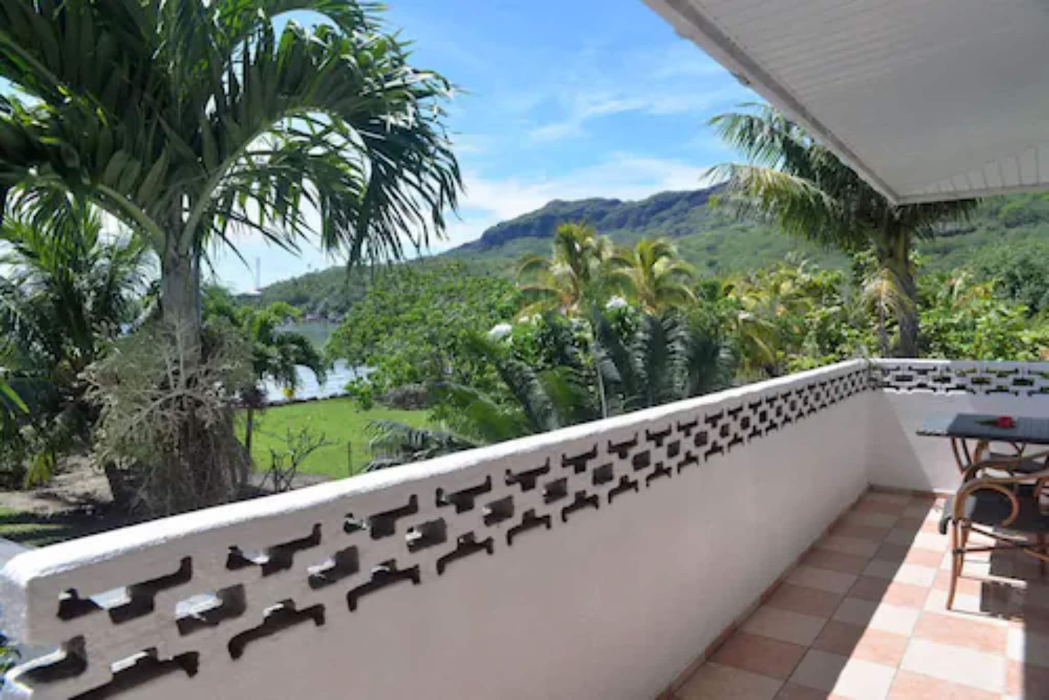 Varios Bora Vaite Lodge
