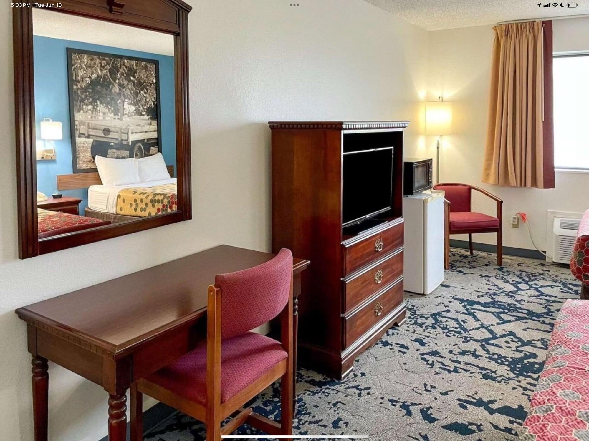 Set de Habitación Lamoni Inn & Suites