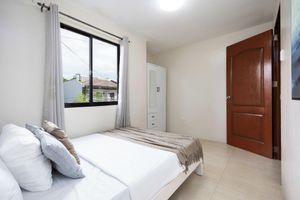 Alquiler Vacacional - 3BR & 3BA Townhome in Central Cebu City with WiFi, Netflix, Parking and Washer