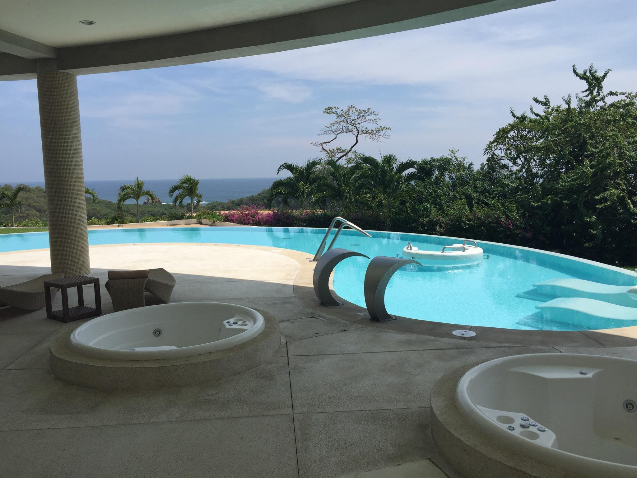 Vista da piscina Secrets Huatulco Resort & Spa - Adults Only - All Inclusive