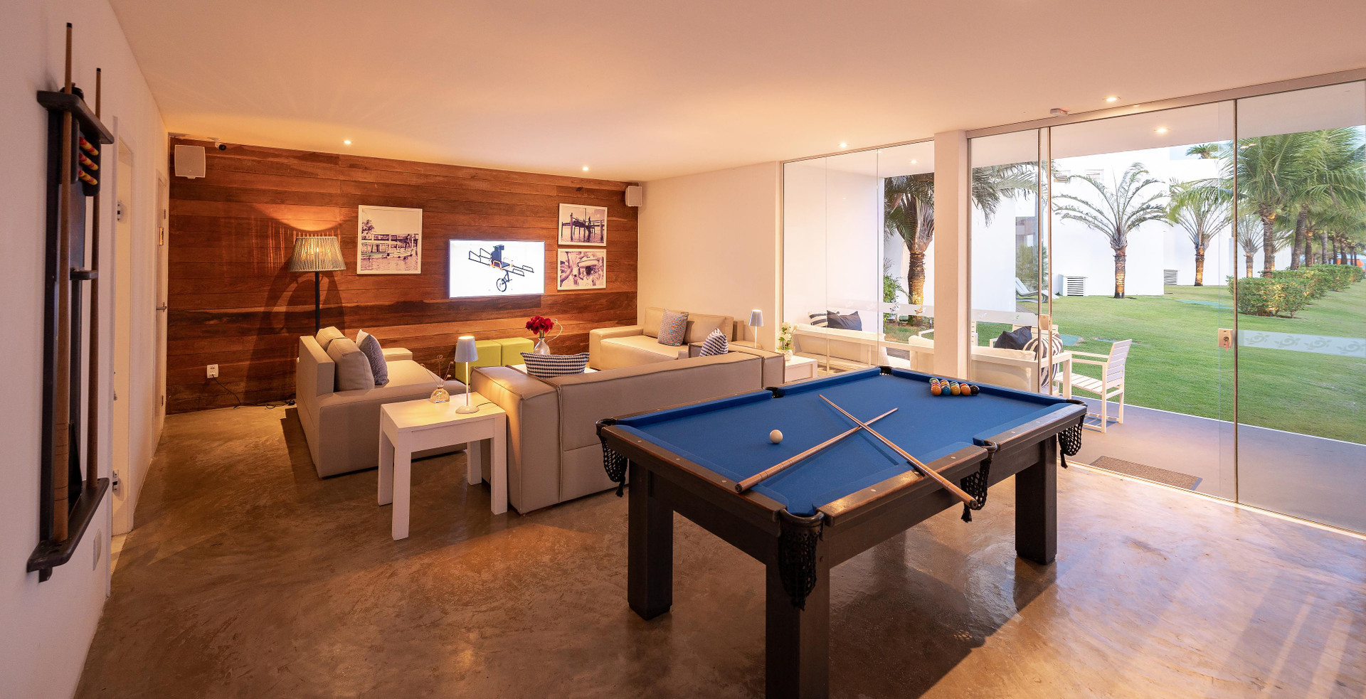 Vista Lobby B Blue Beachouses