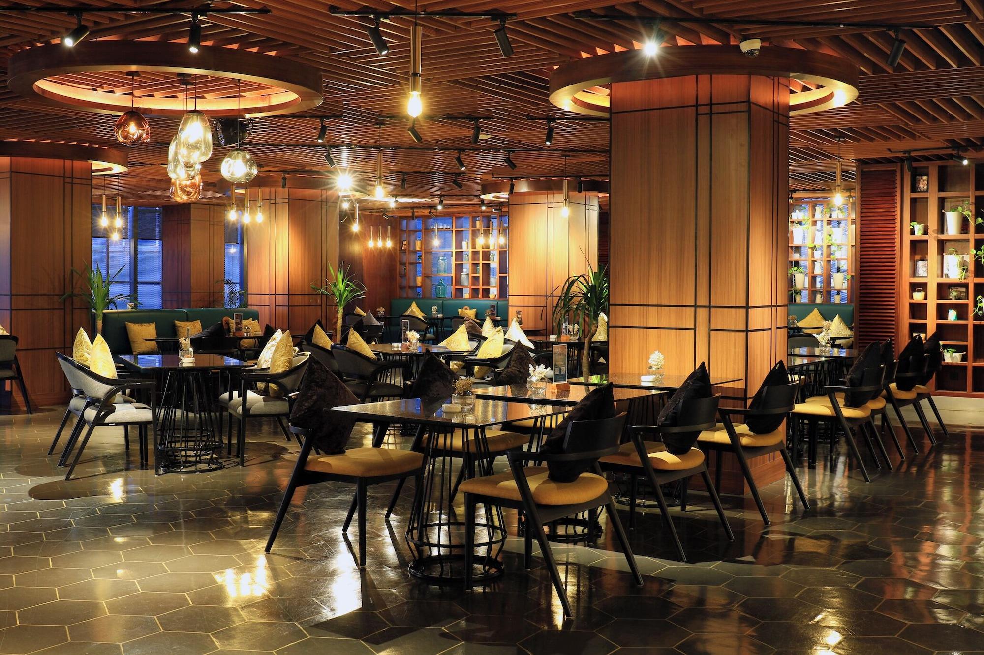 Restaurant JHL Solitaire Gading Serpong