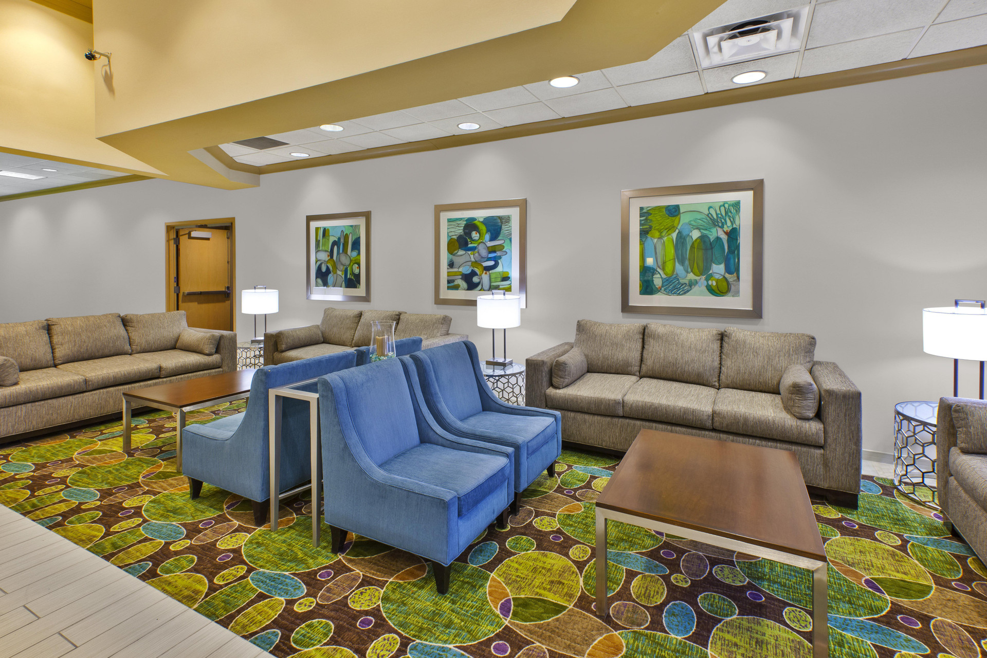 Vista Lobby Holiday Inn & Suites Bolingbrook by IHG