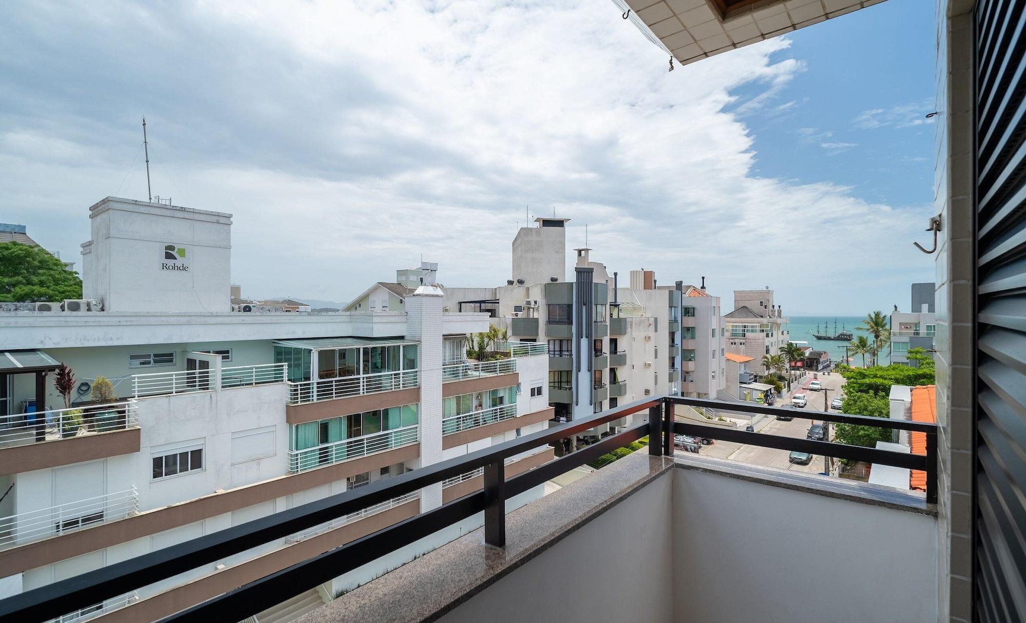 Equipamiento de Habitación Apt w/ Balcony Steps From the Beach - Ids0501