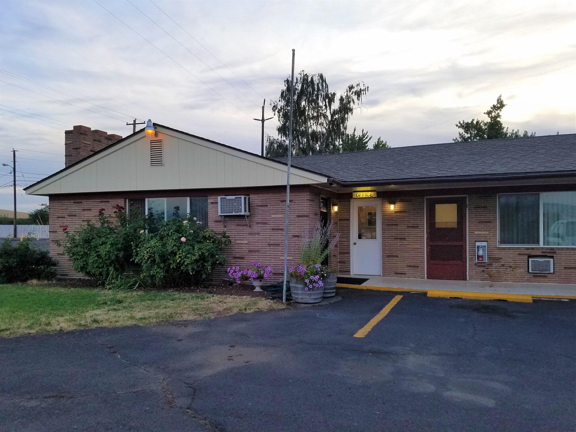 Varios Out West Motel