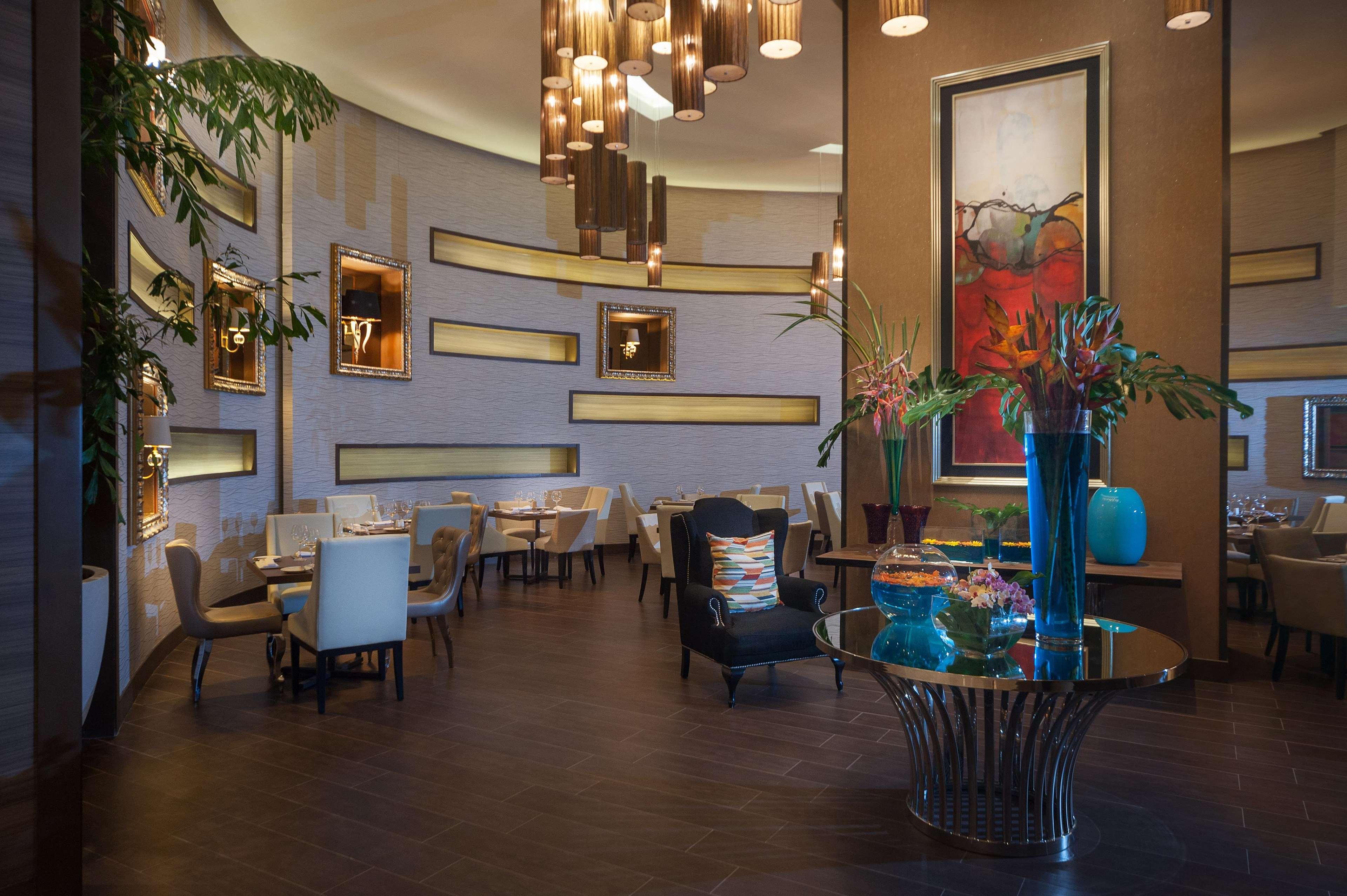 Restaurant Embassy Suites by Hilton Santo Domingo