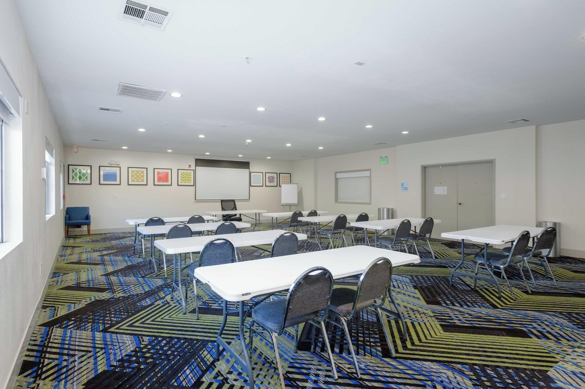 Sala de Reuniones Holiday Inn Express Carlsbad by IHG