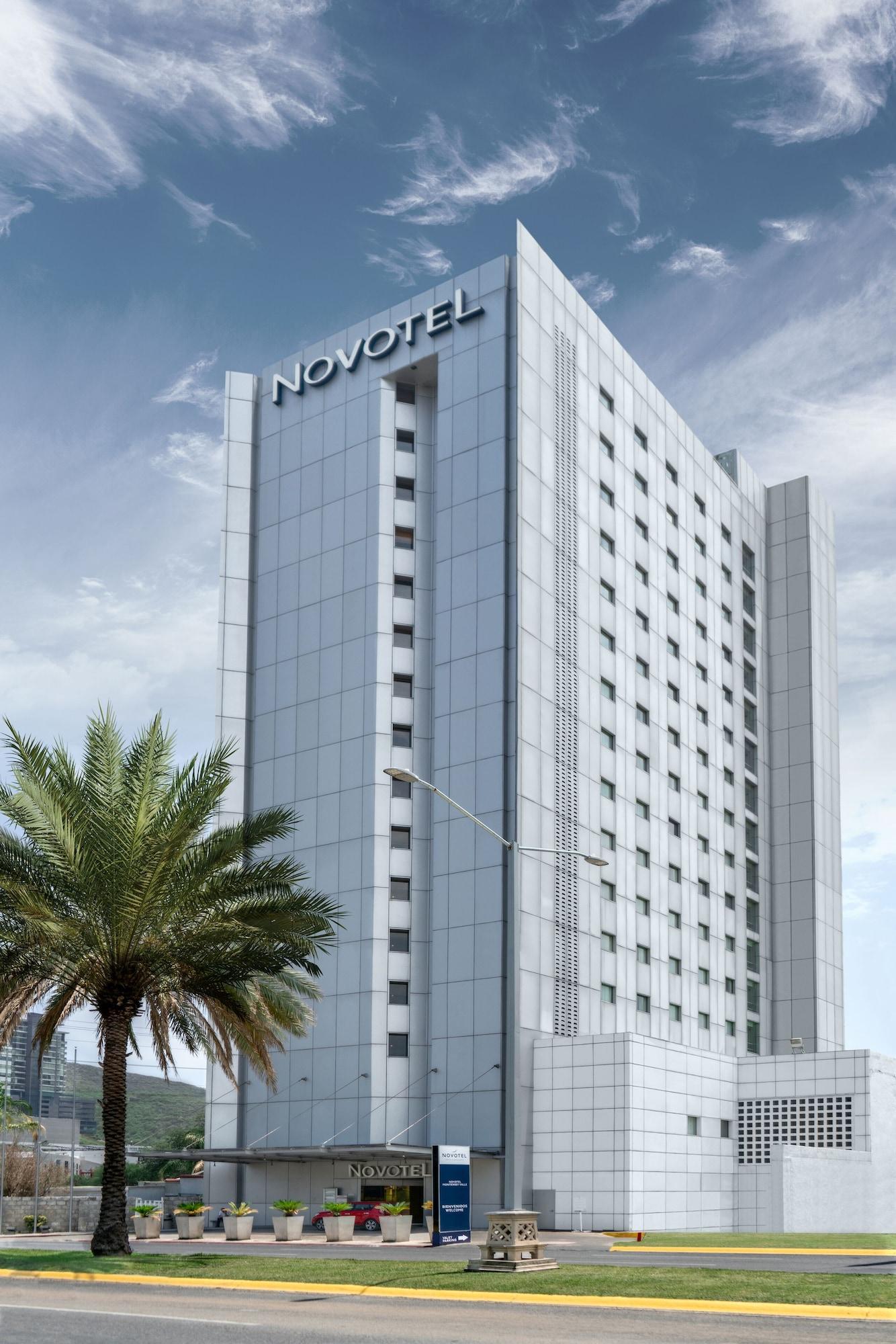 Vista Exterior Novotel Monterrey Valle