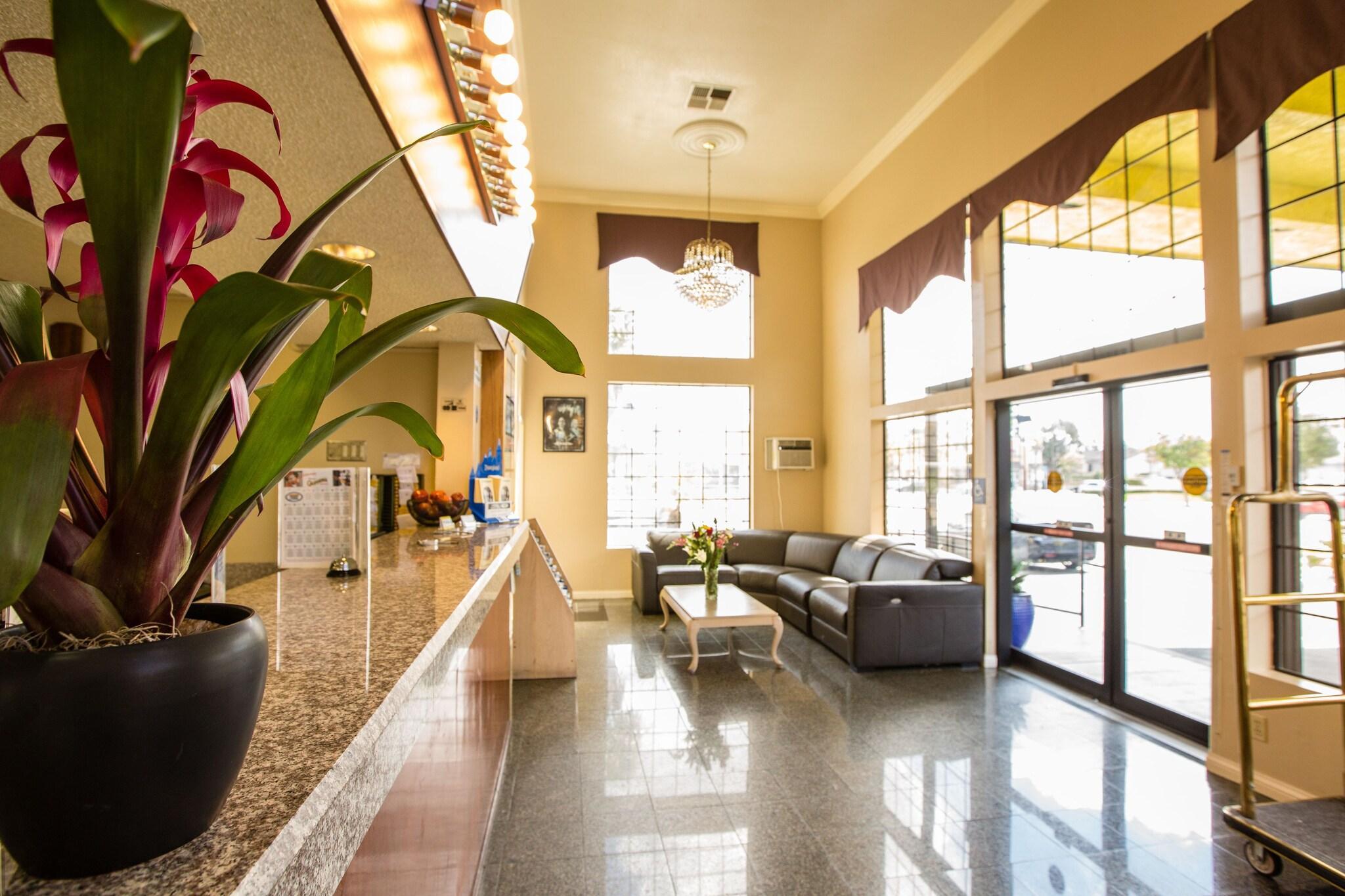 Vista Lobby Anaheim Carriage Inn