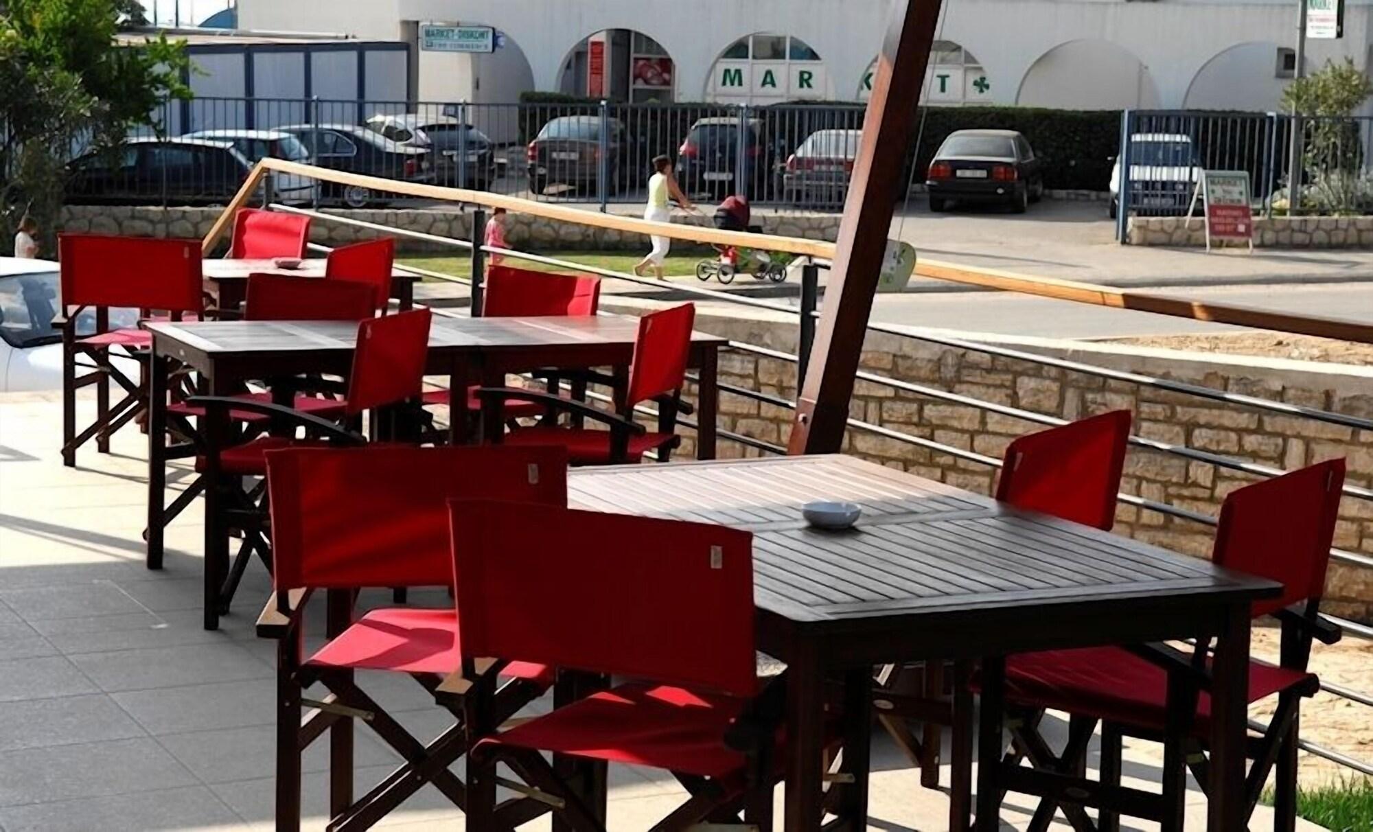 Bar/Salón Hotel IN