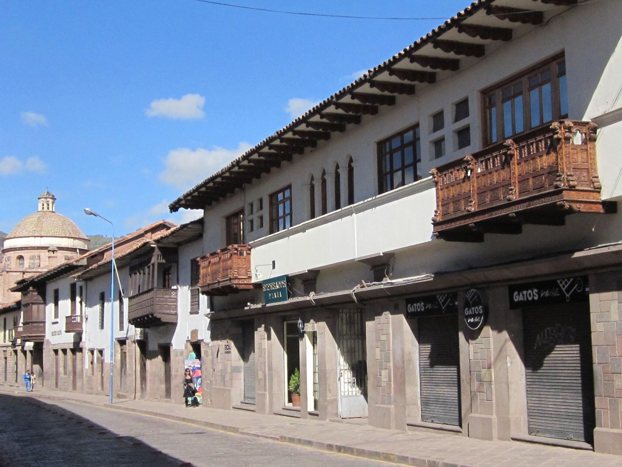 Vista Exterior Emperador Plaza
