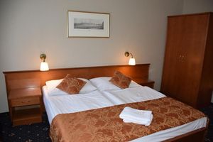 Alojamiento - Hotel Arbes