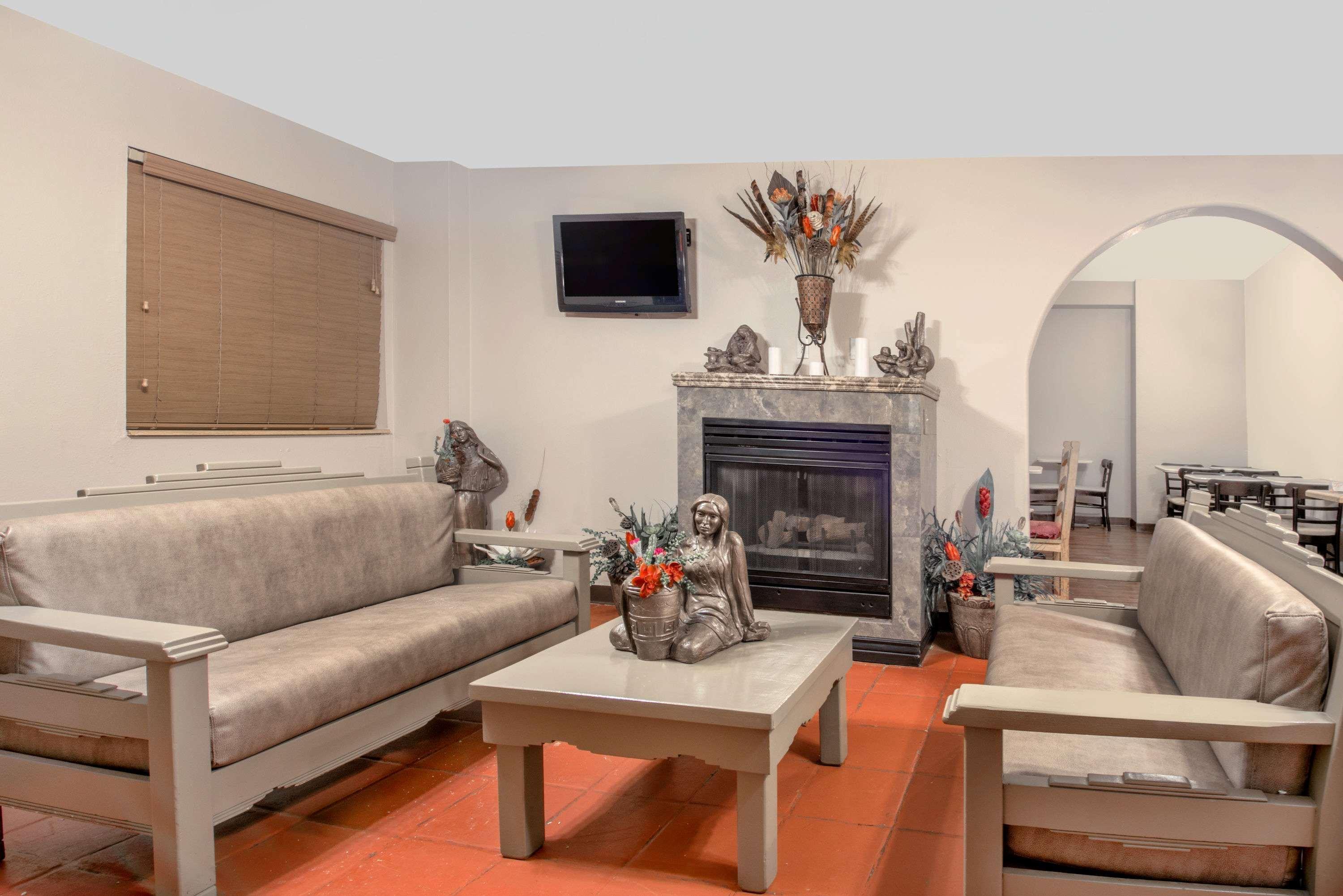 Vista Lobby Super 8 By Wyndham Taos