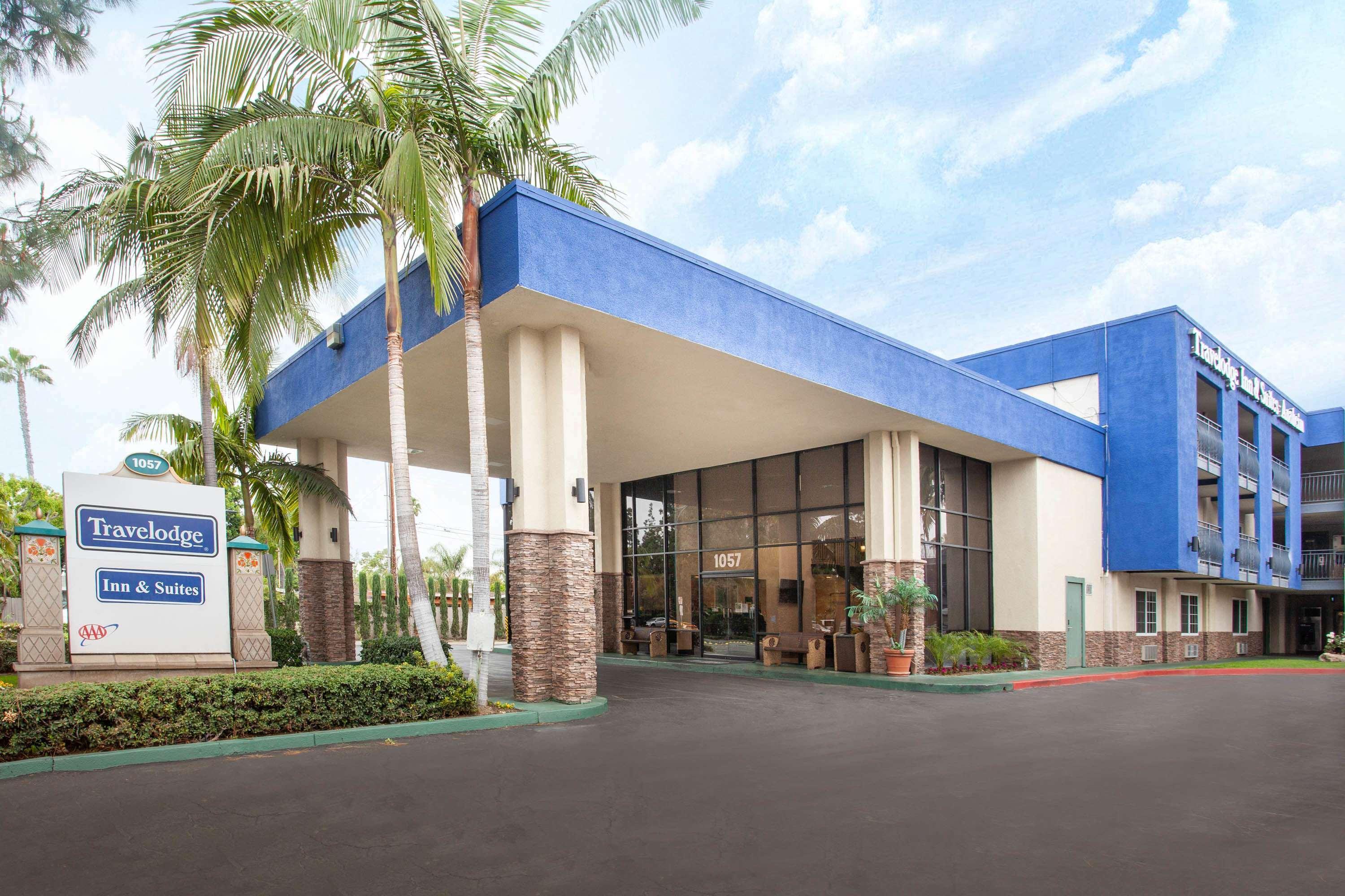 Vista Exterior Travelodge Inn & Suites by Wyndham Anaheim on Disneyland Dr