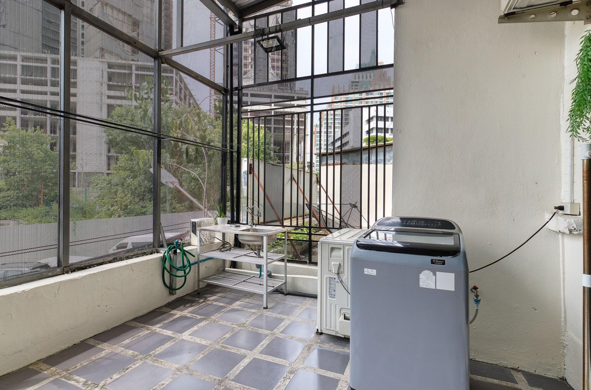 Varios Bangkok Watergate Townhouse