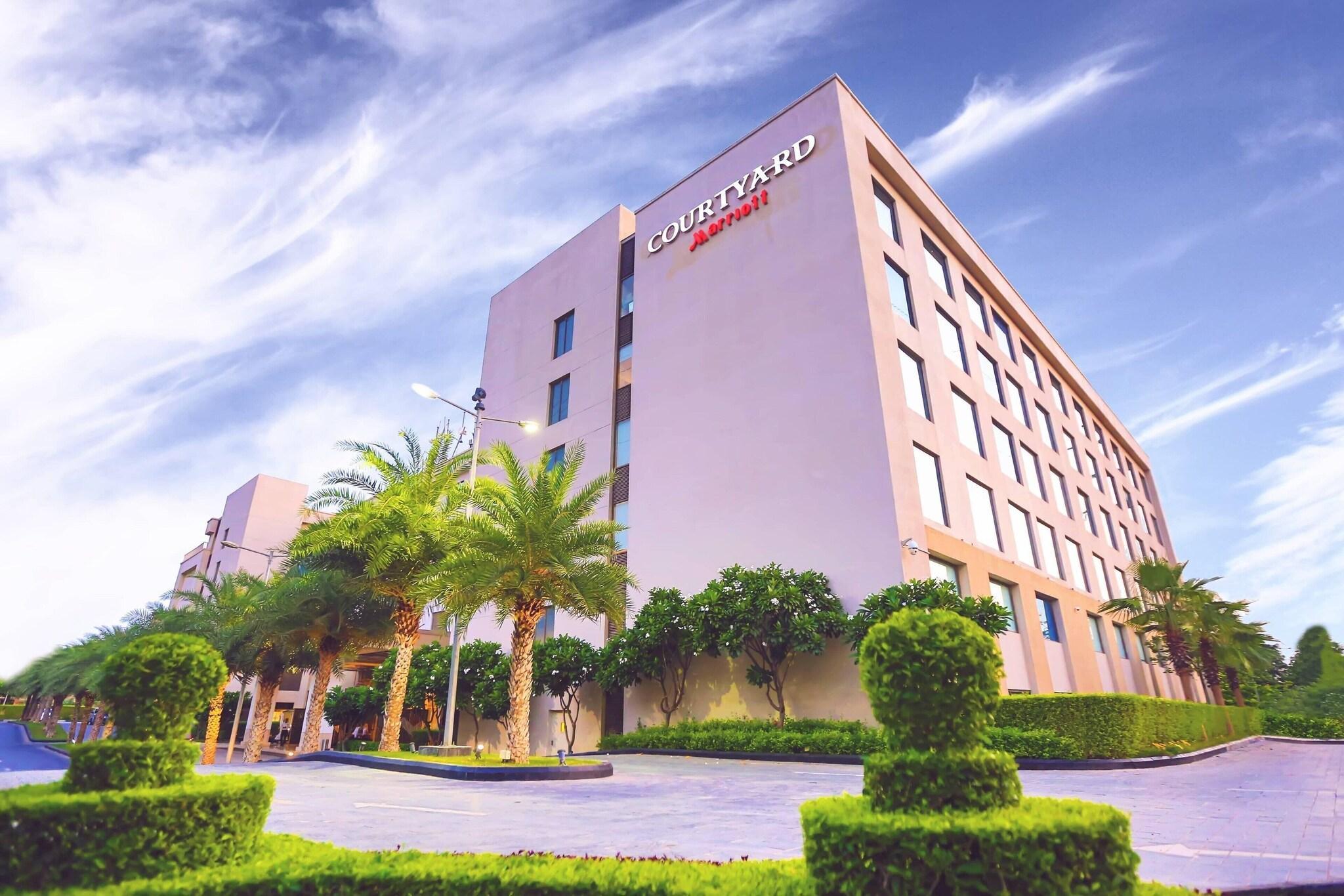 Vista Exterior Courtyard by Marriott Agra