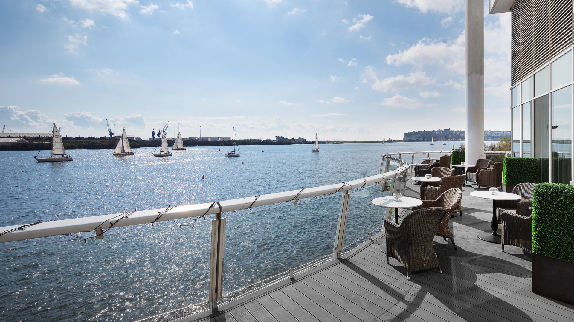 Vista Exterior voco St David's Cardiff by IHG