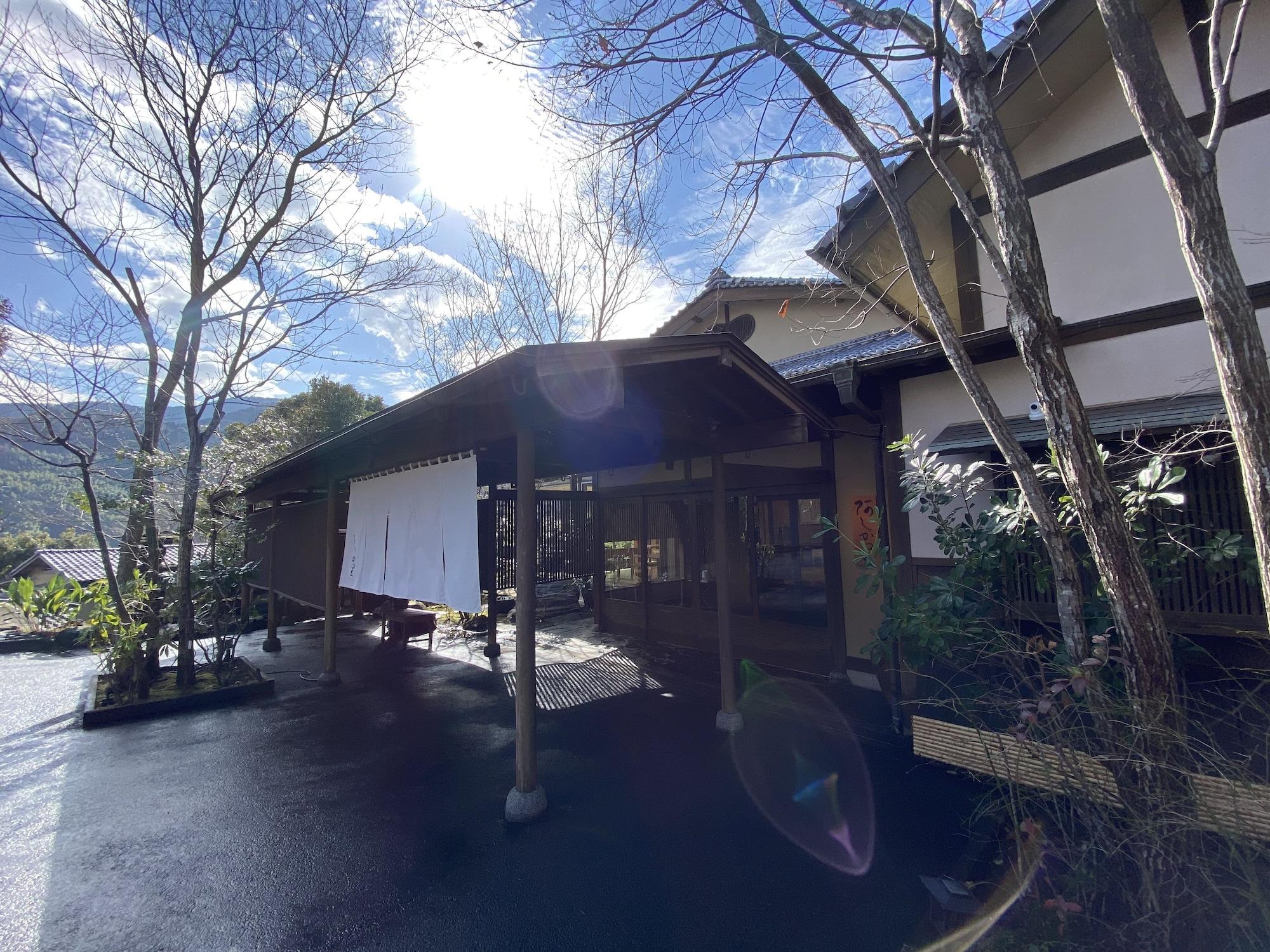 Varios Yugawara Spa Ryokan Ashikari