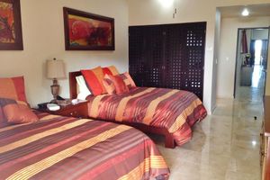 Alquiler Vacacional - 10 STEPS OFF THE BEACH! "PERFECT!" IS A COMMON REVIEW OF OUR GORGEOUS 3BR/3.5BA