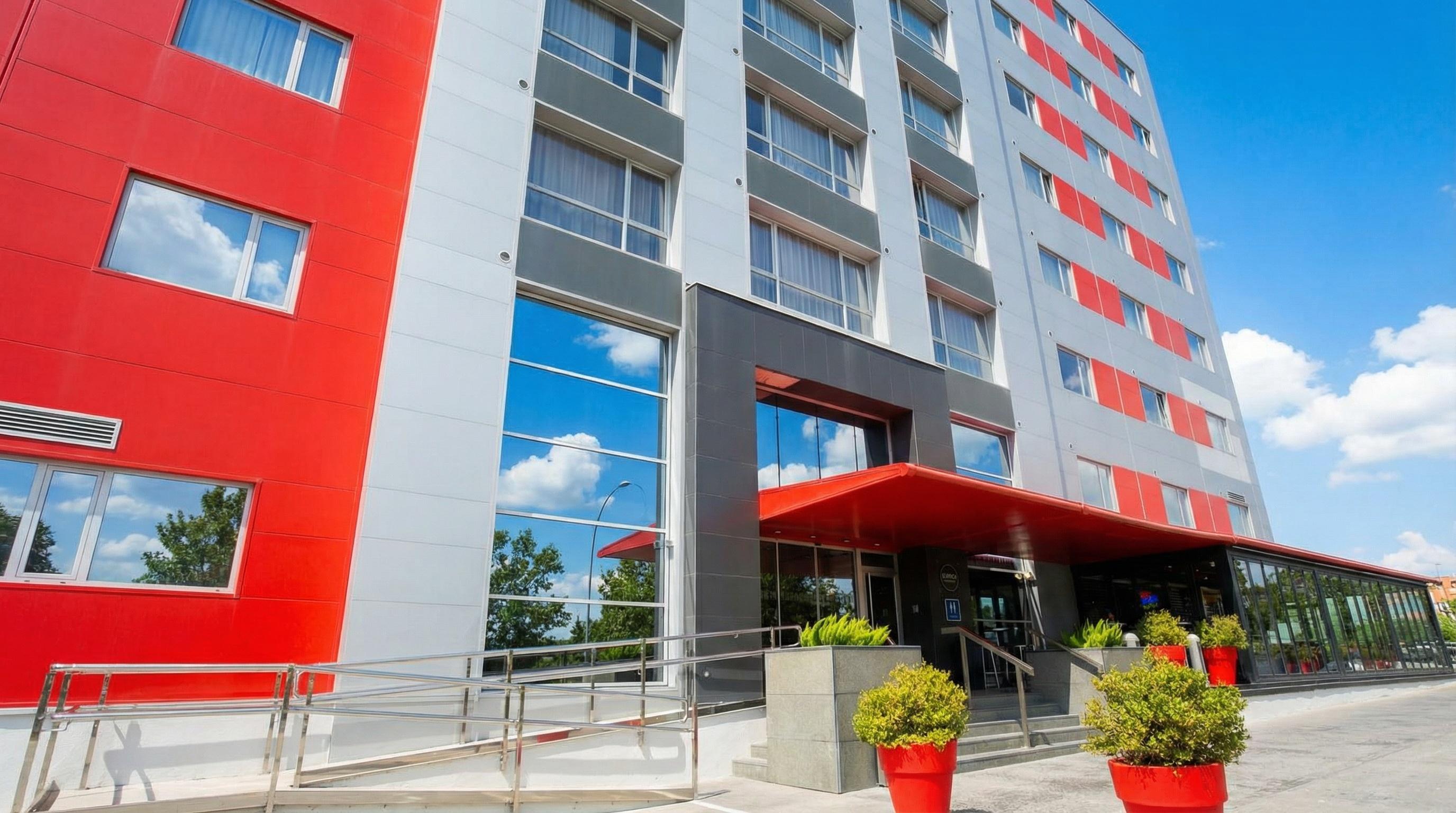 Vista Exterior Vertice Roomspace Madrid