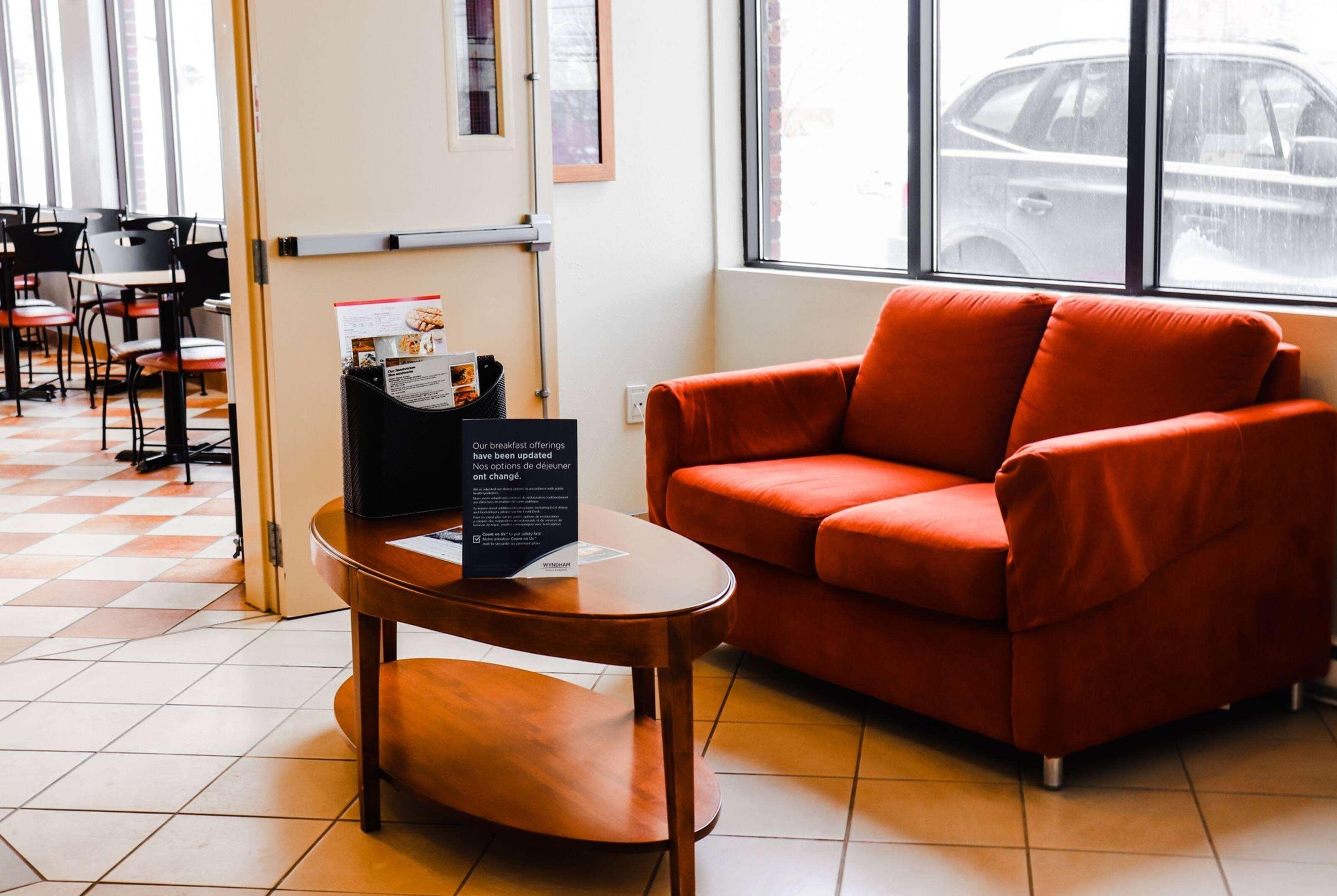 Vista Lobby Super 8 by Wyndham Campbellton NB