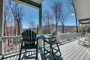 Alquiler Vacacional - BEARADISE CABIN AT NANTAHALA LAKE  3-BEDROOMS 2-BATH SLEEPS 10 PEOPLE