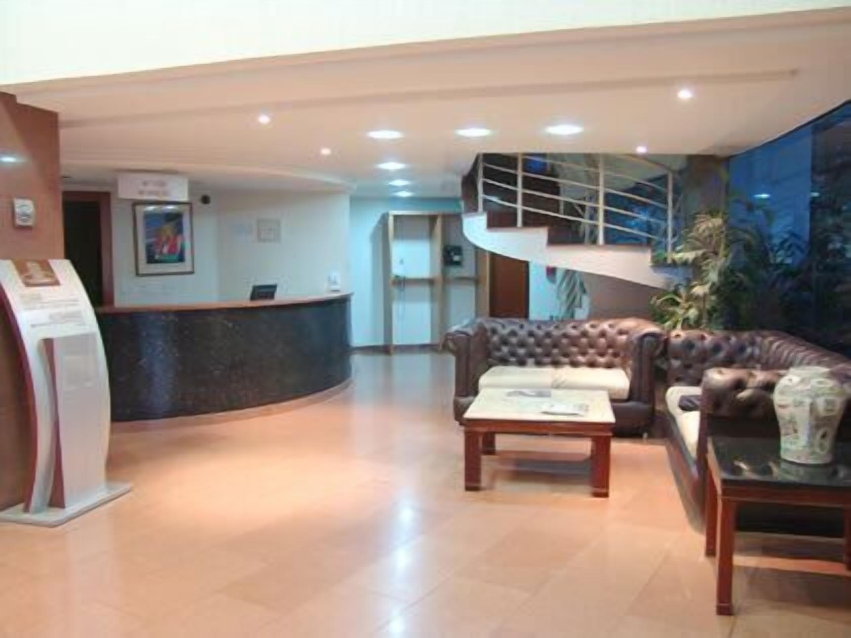 Vista Lobby La Residence Flat Hotel