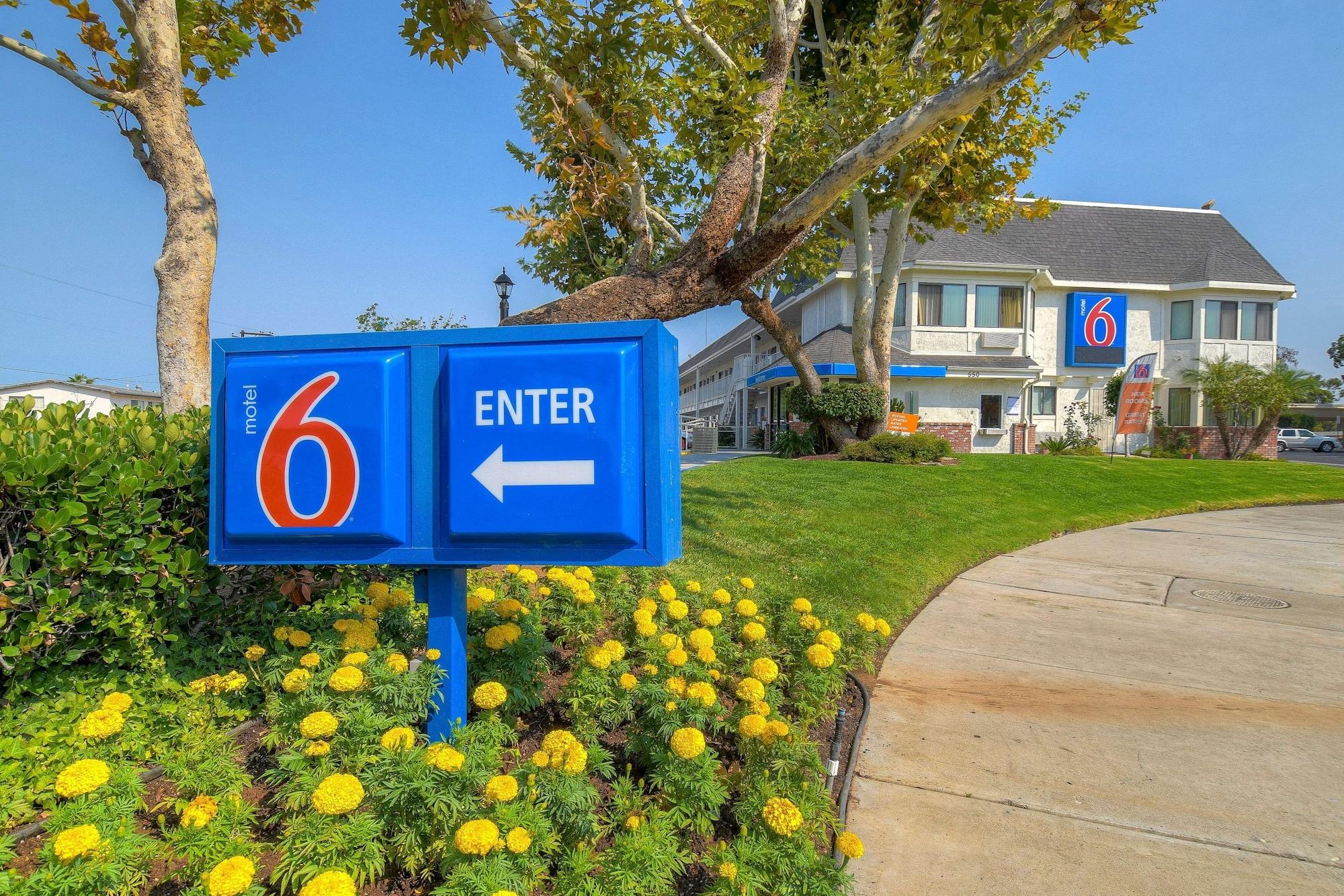 Vista Exterior Motel 6 El Cajon, CA - San Diego