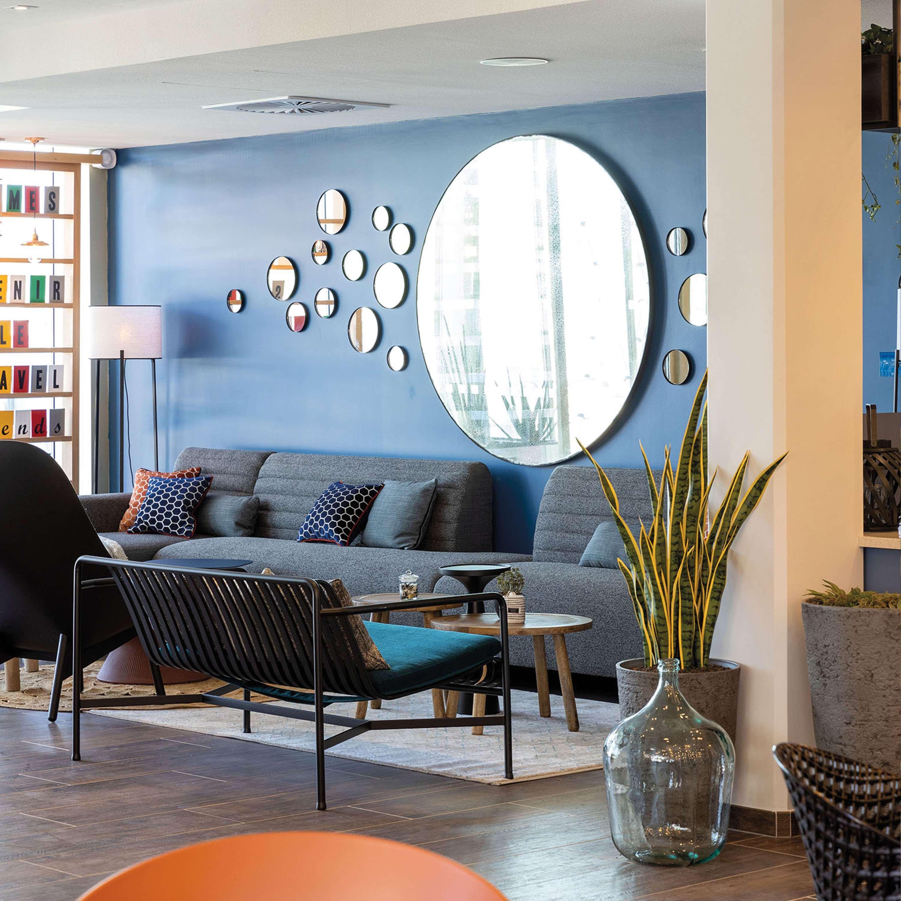 Vista Lobby Hampton by Hilton Tours Centre