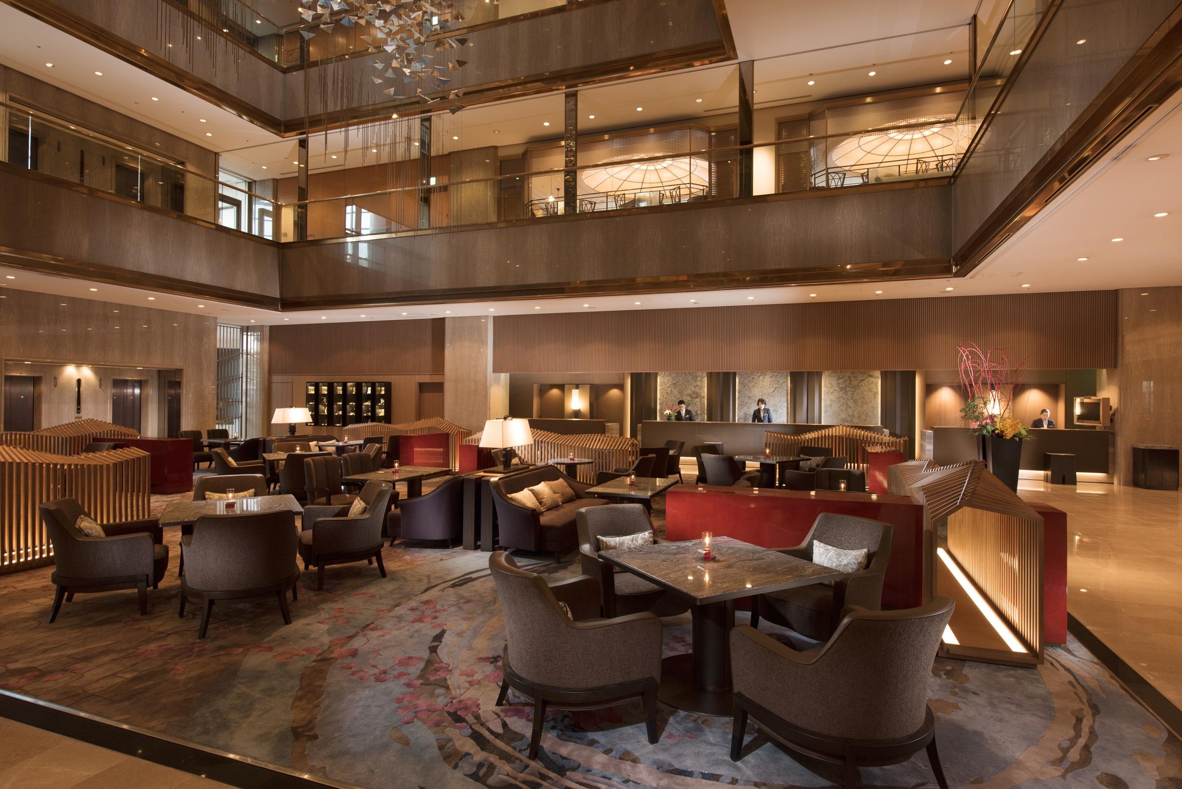 Vista Lobby Hilton Osaka