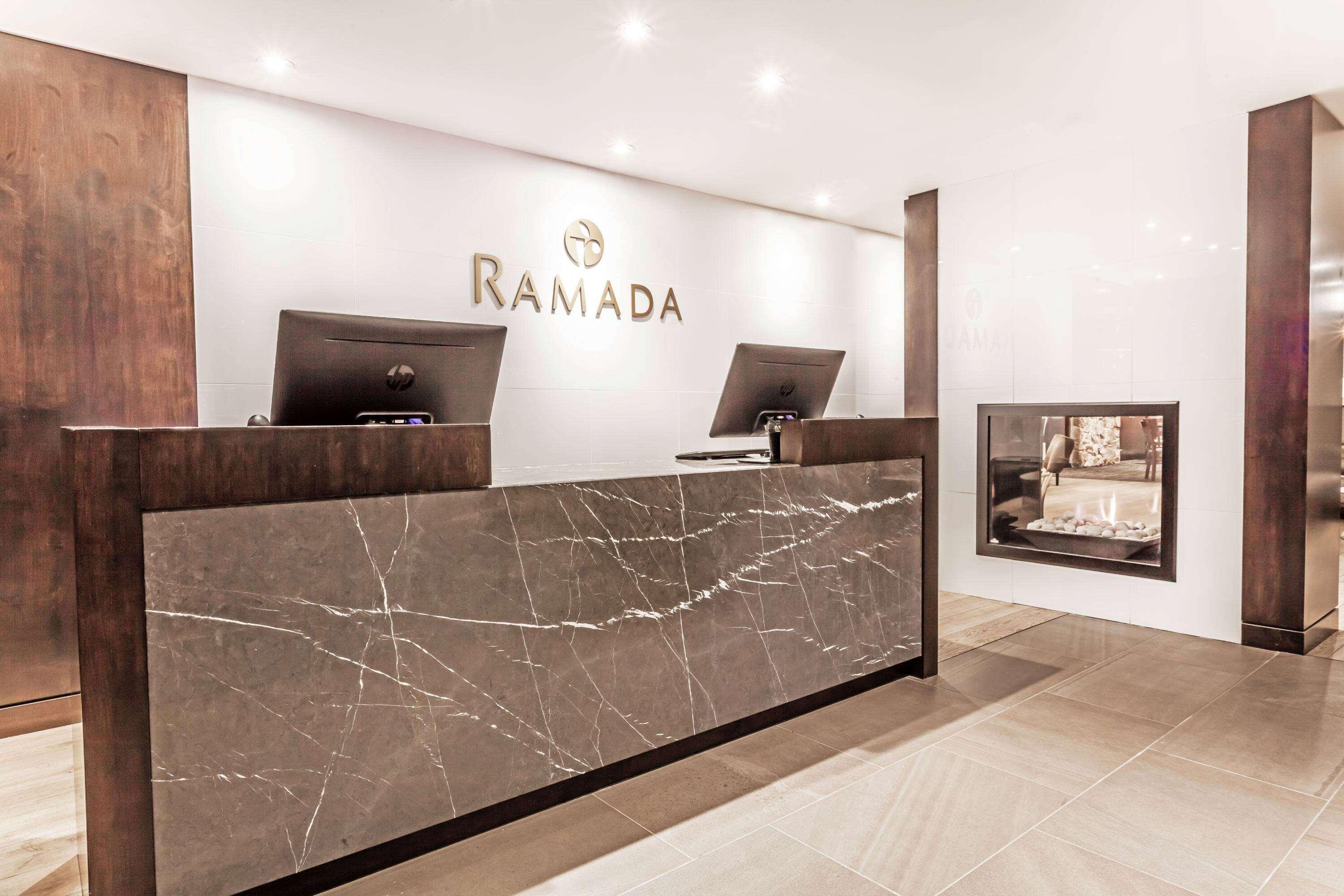 Vista Lobby Ramada by Wyndham Ottawa On The Rideau