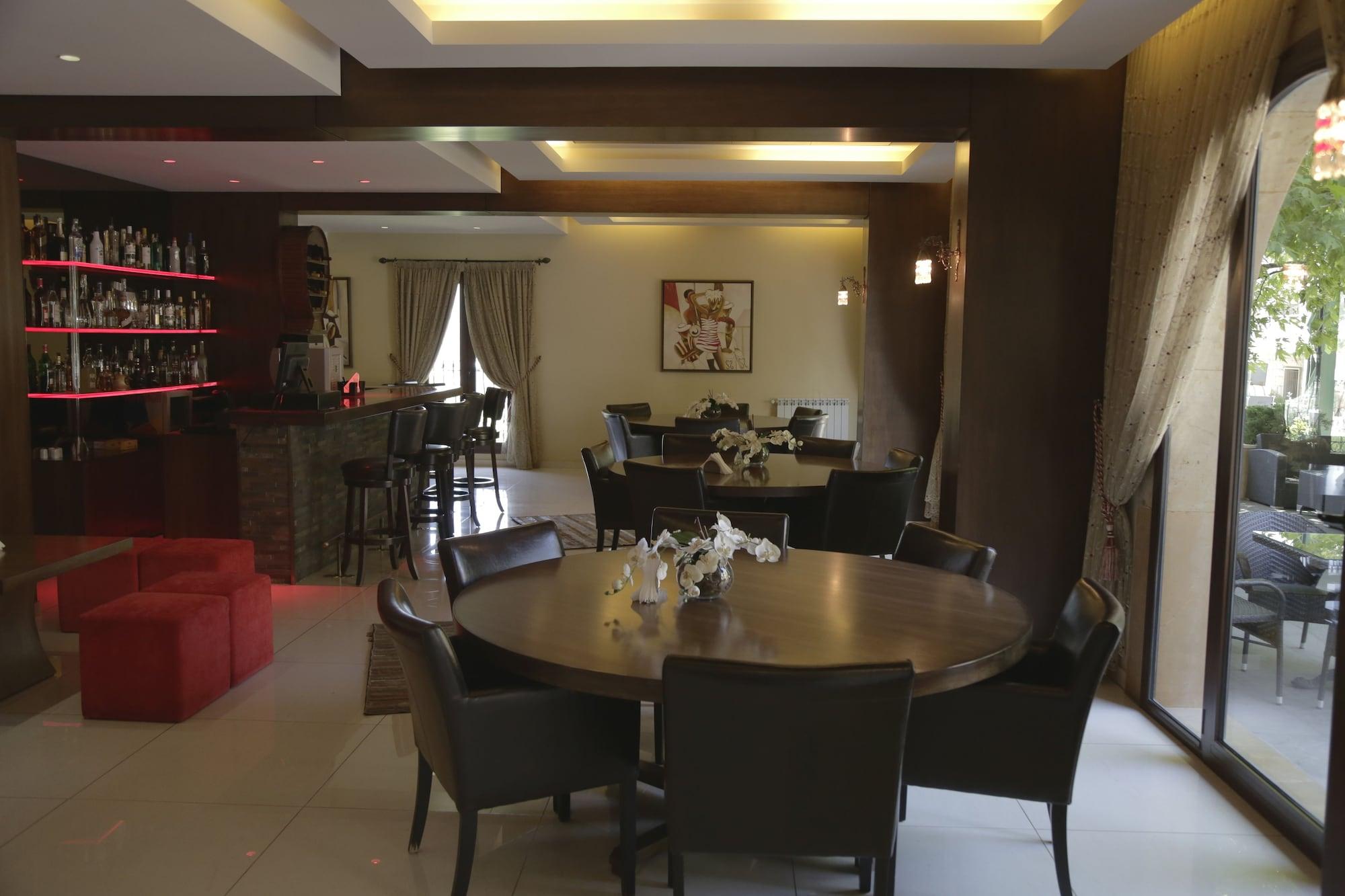 Varios The Lodge Inn Hotel