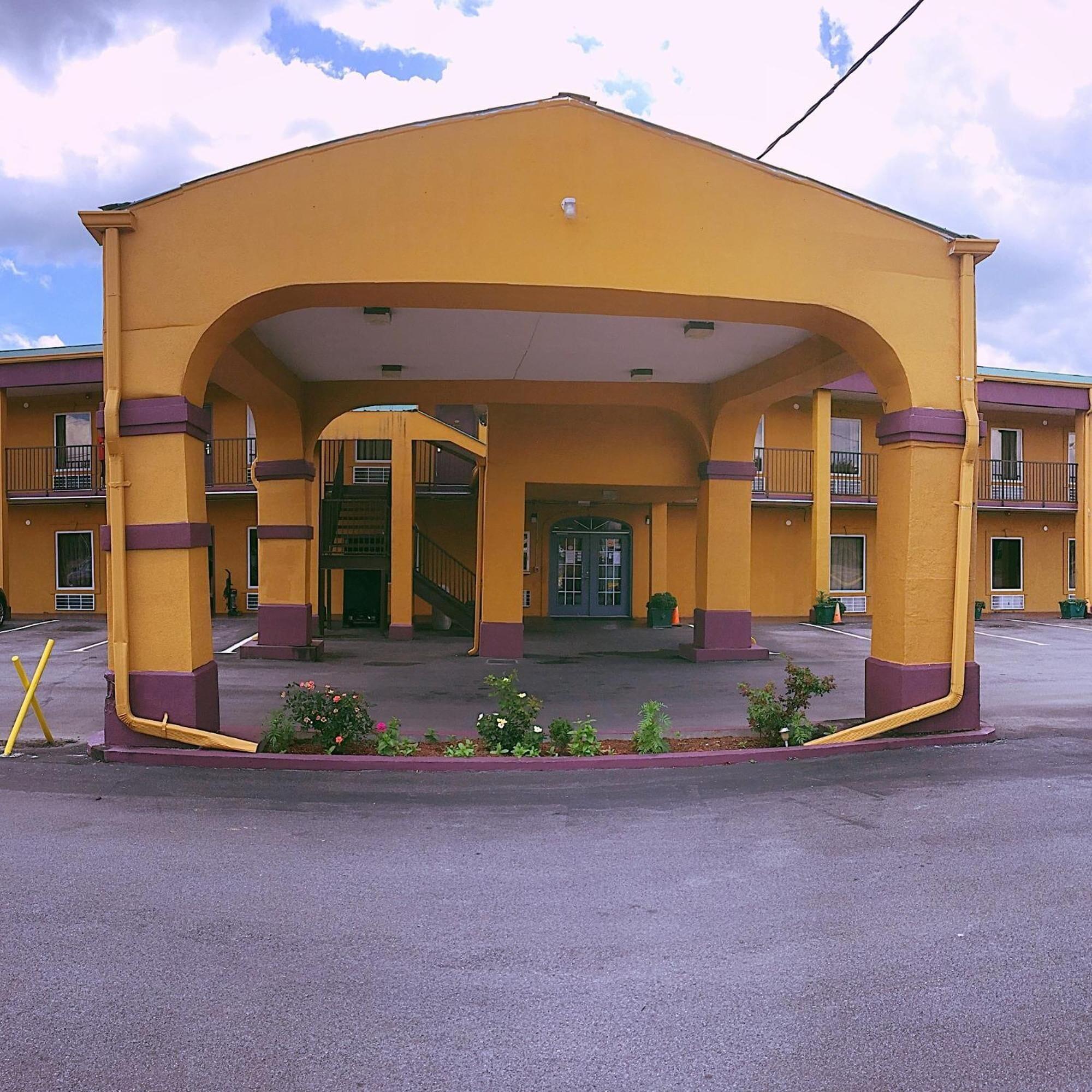 Vista Exterior Travelers Inn