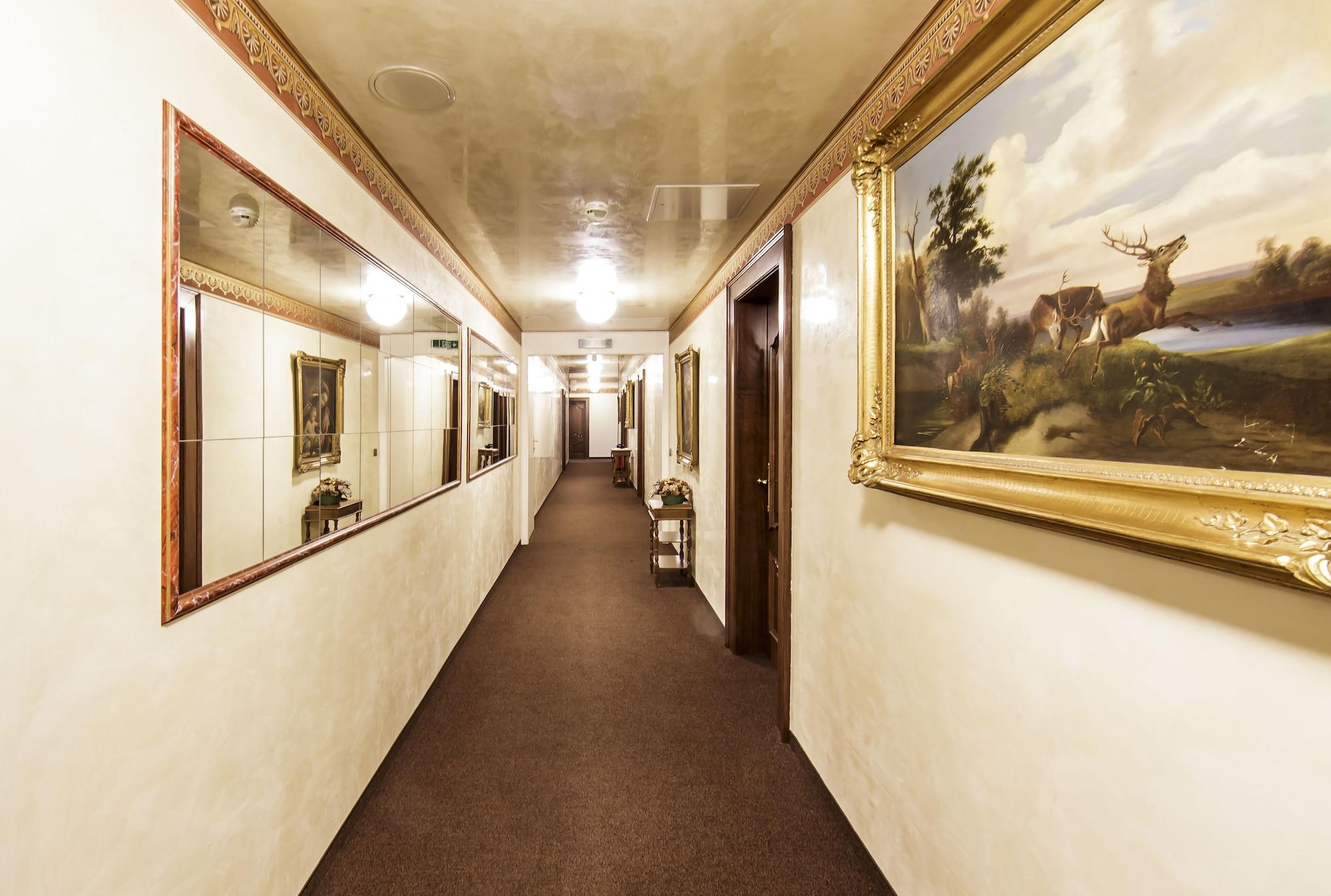Varios Hotel Palais Porcia