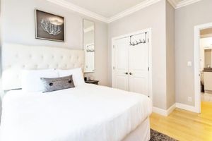 Alquiler Vacacional - Plush Three Bedroom Private Getaway in the Heart of Nob Hill!