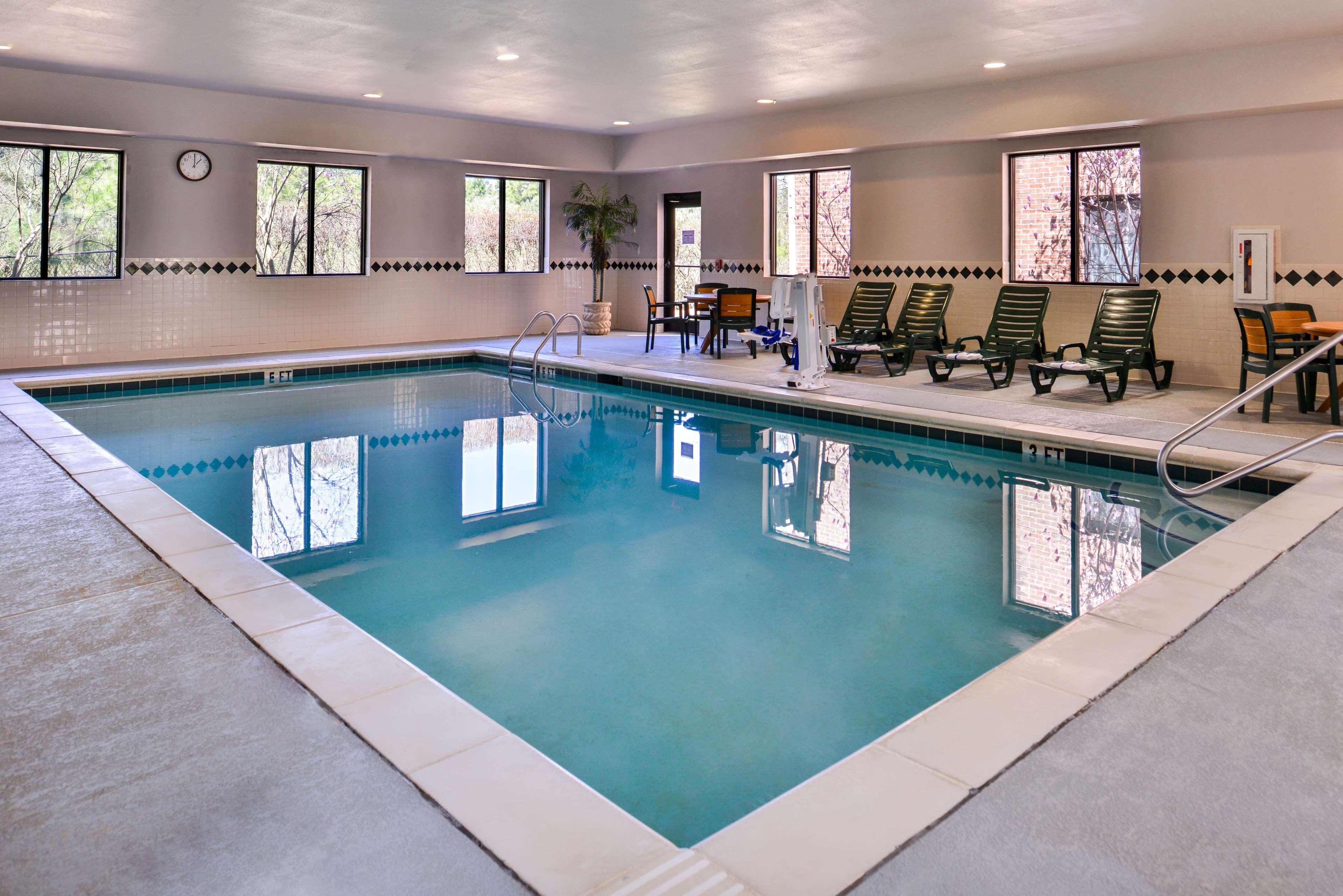 Vista Piscina Country Inn & Suites by Radisson, Raleigh-Durham A