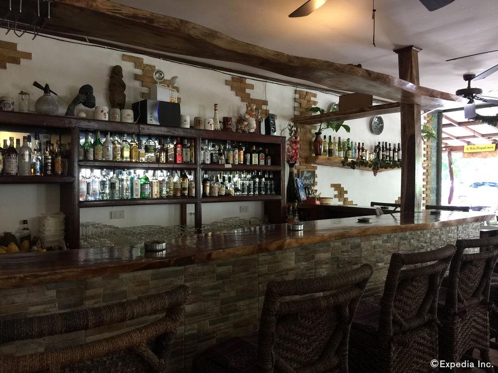 Bar/Salón TipTop Hotel Resto and Delishop