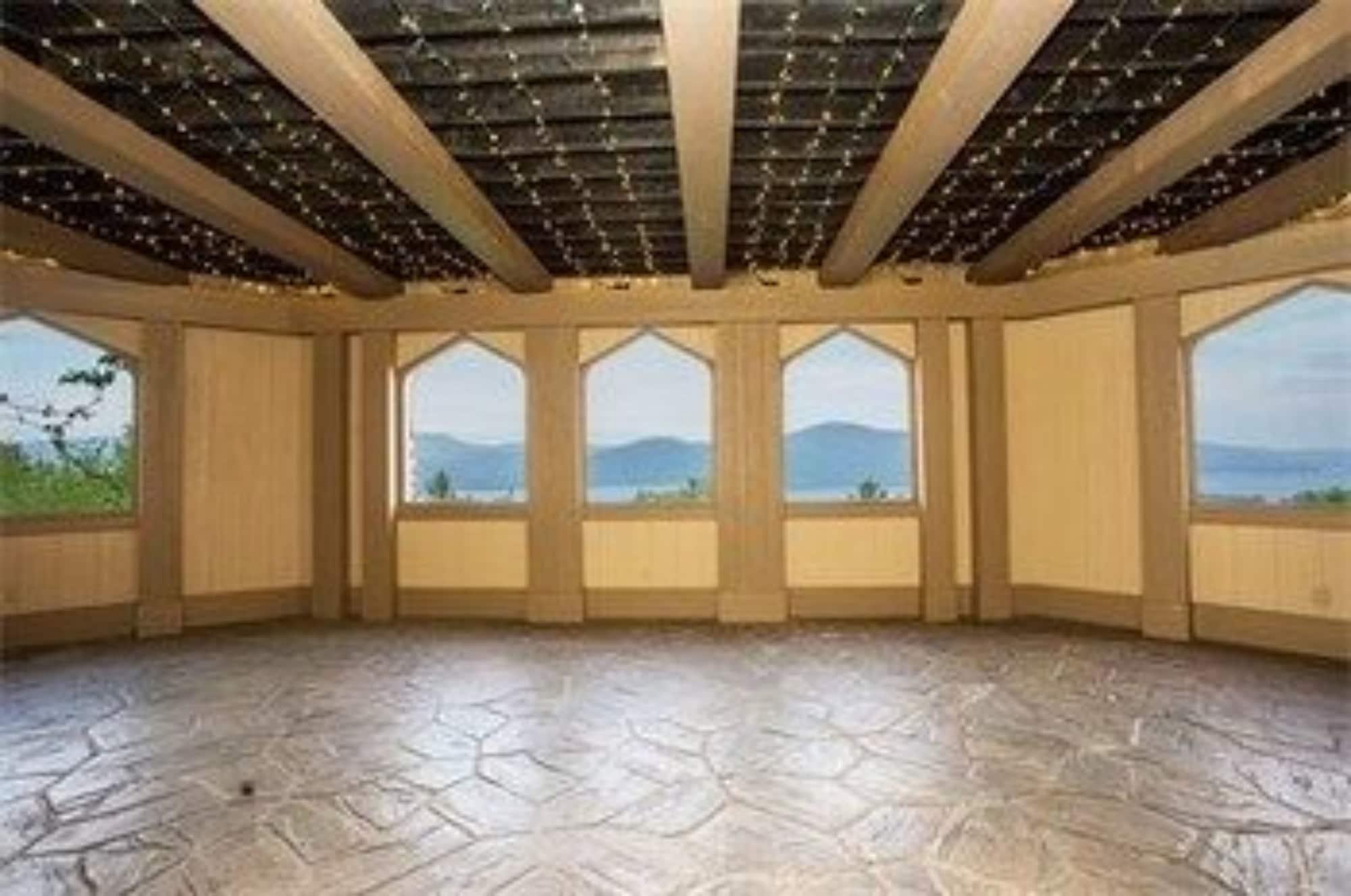 Salón de Baile HIGHLANDS CASTLE overlooking Lake George.. plus 2 other Castles!