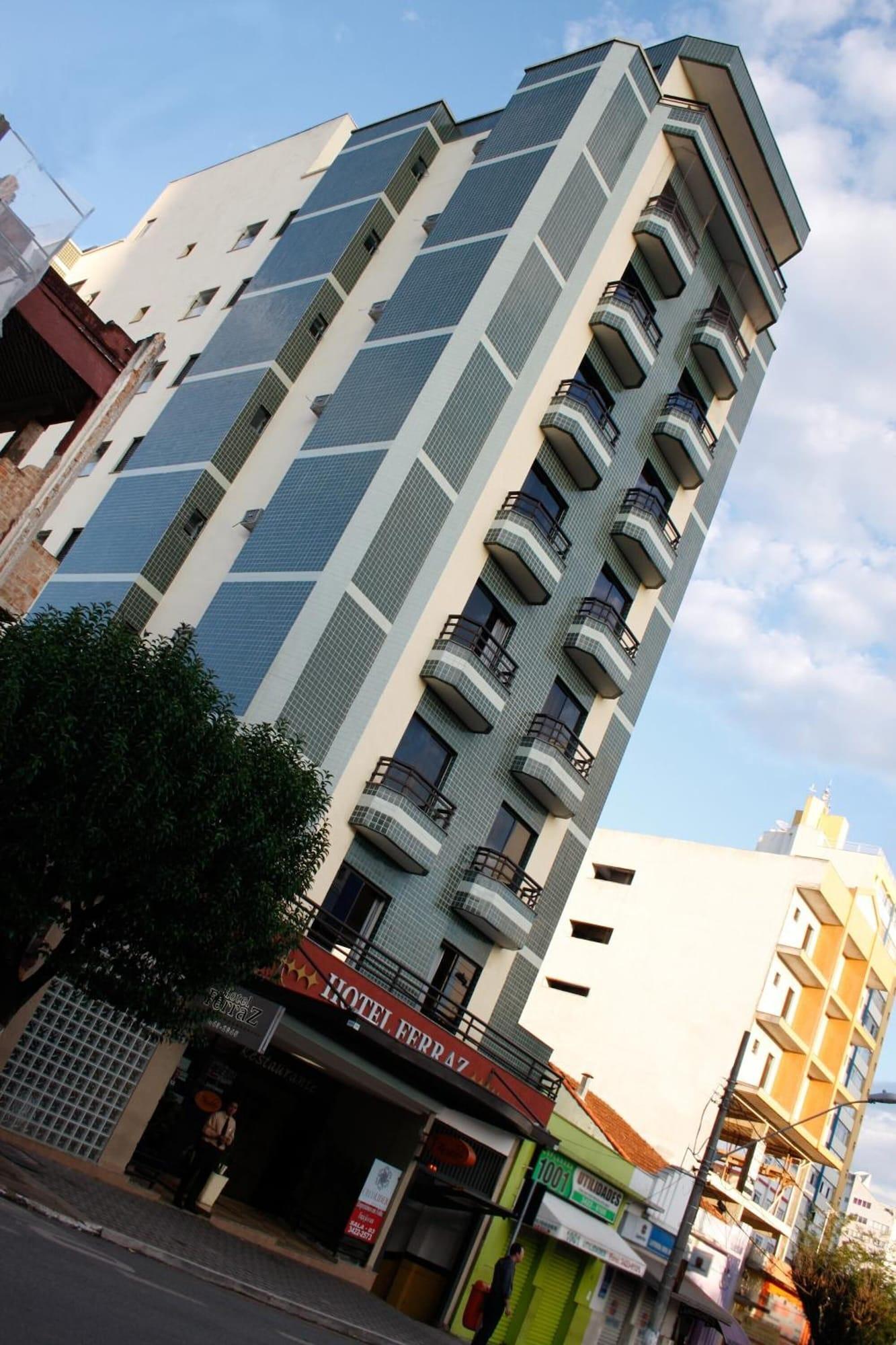 Vista Exterior Hotel Ferraz