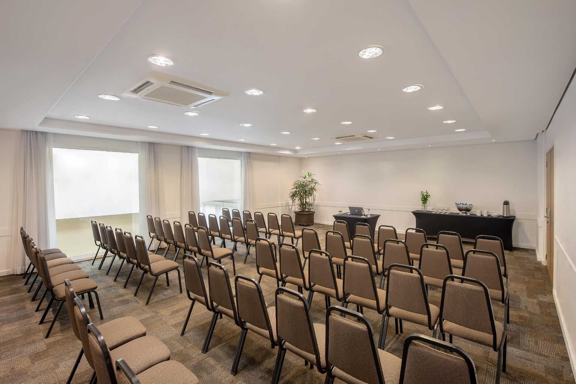Sala de Reuniones Intercity Florianópolis