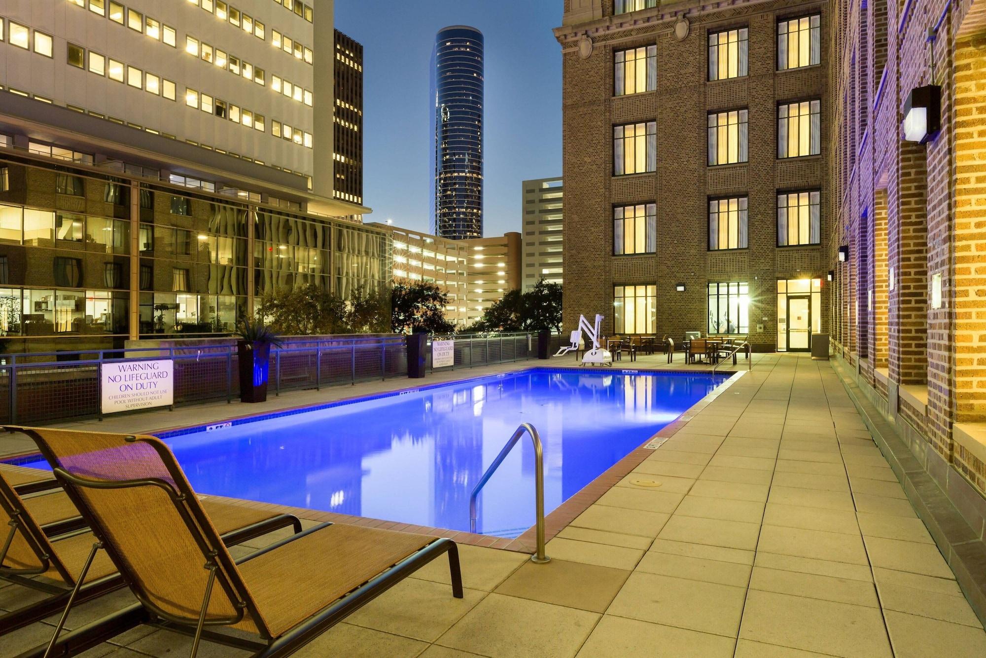 Vista Piscina Courtyard by Marriott Houston Downtown/Convention Center
