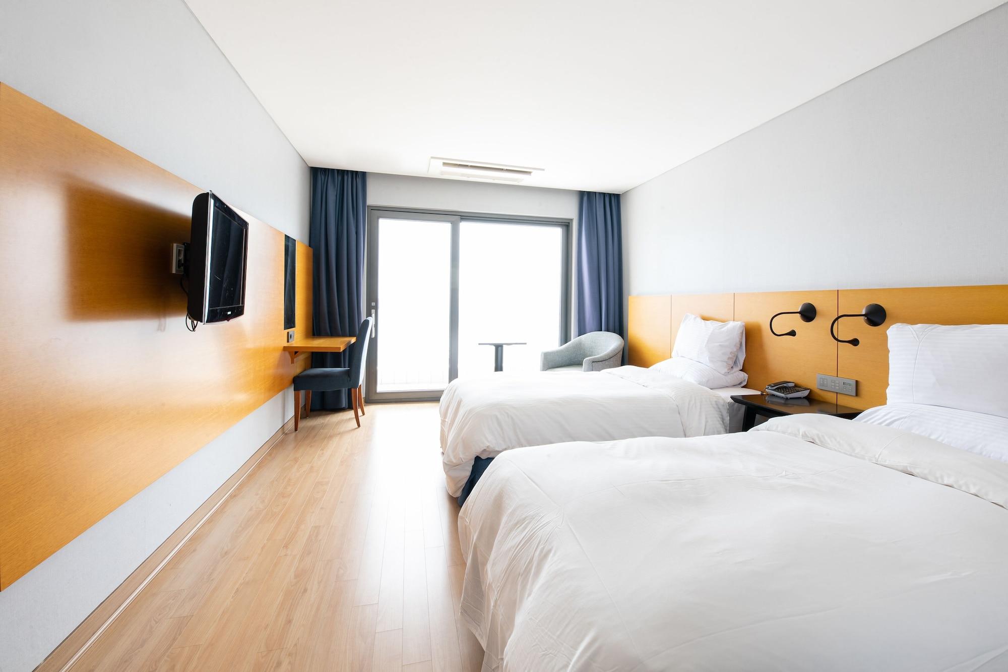 Varios Asia Lakeside Hotel