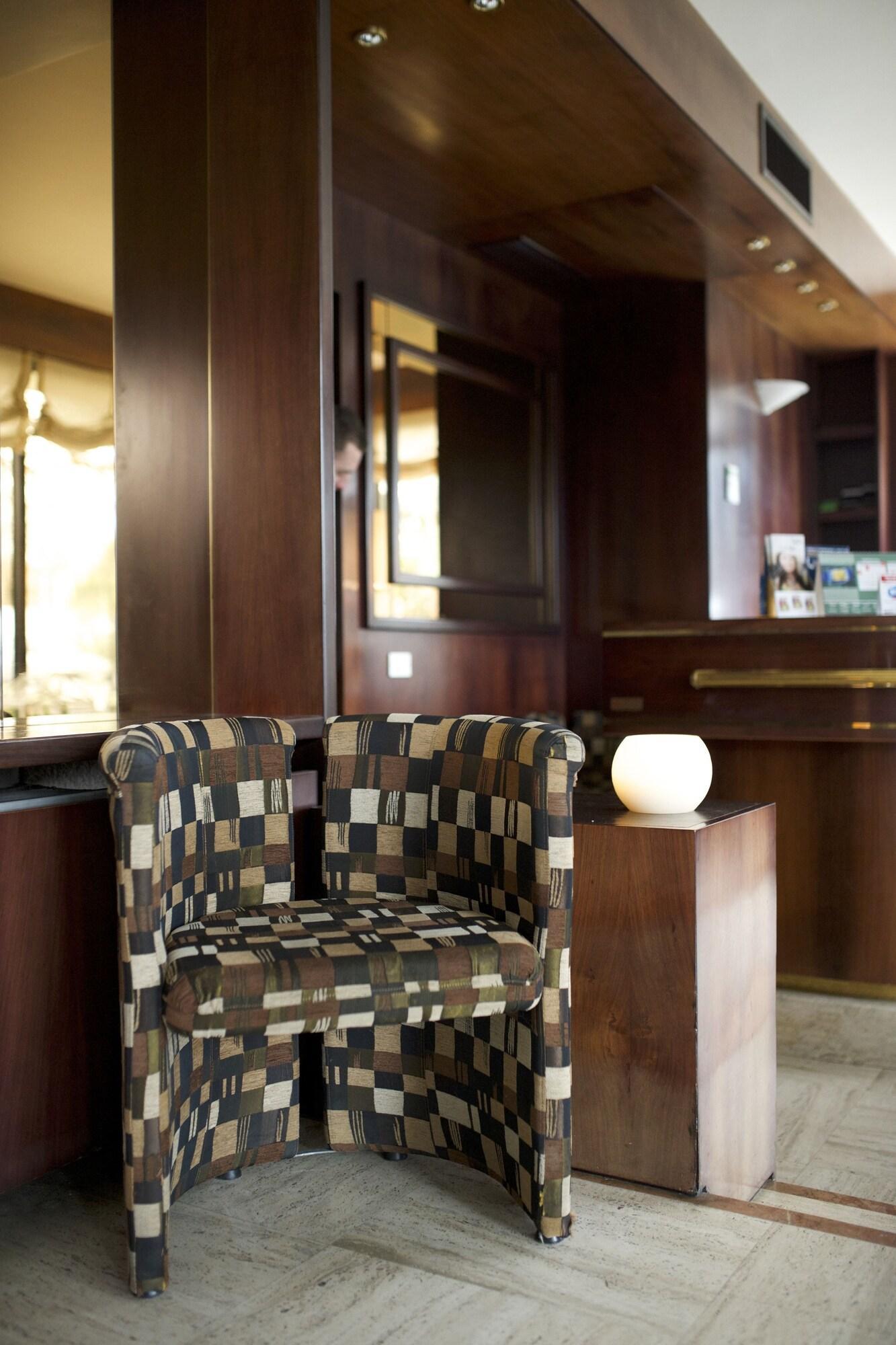 Vista Lobby Club Hotel