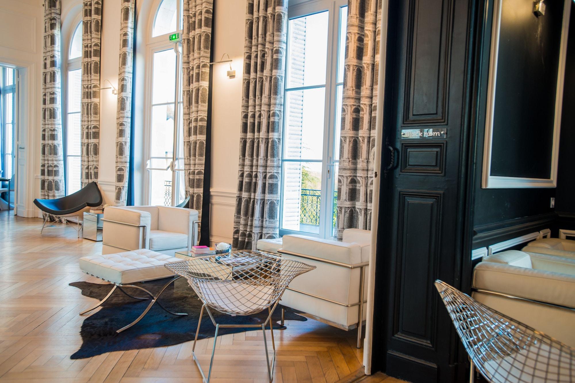 Bar/Salón Art Hôtel Rochecorbon